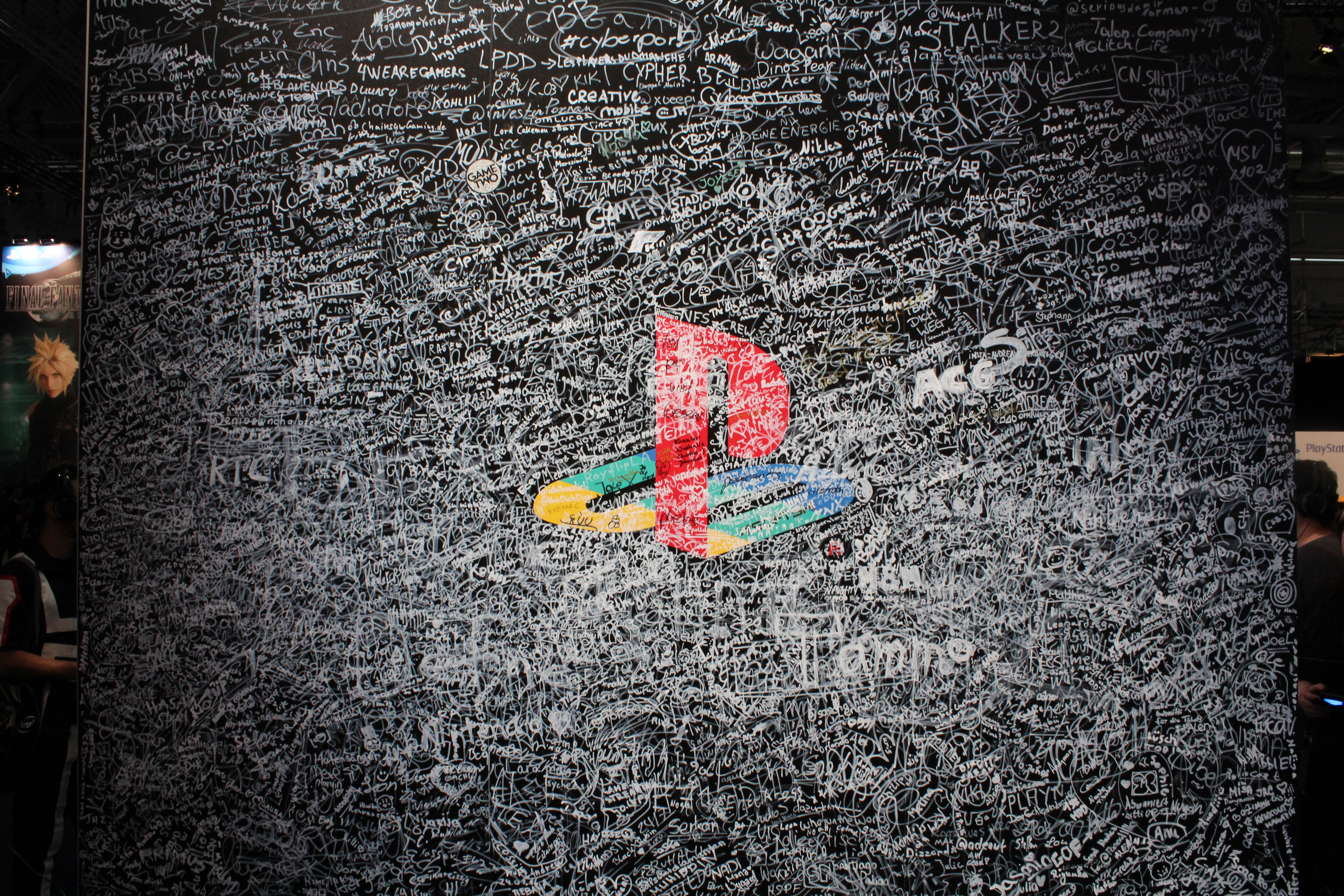 Peningkatan permintaan konsol gim selama pandemi membuat Sony menggandakan produksi PS5 hingga 10 juta unit