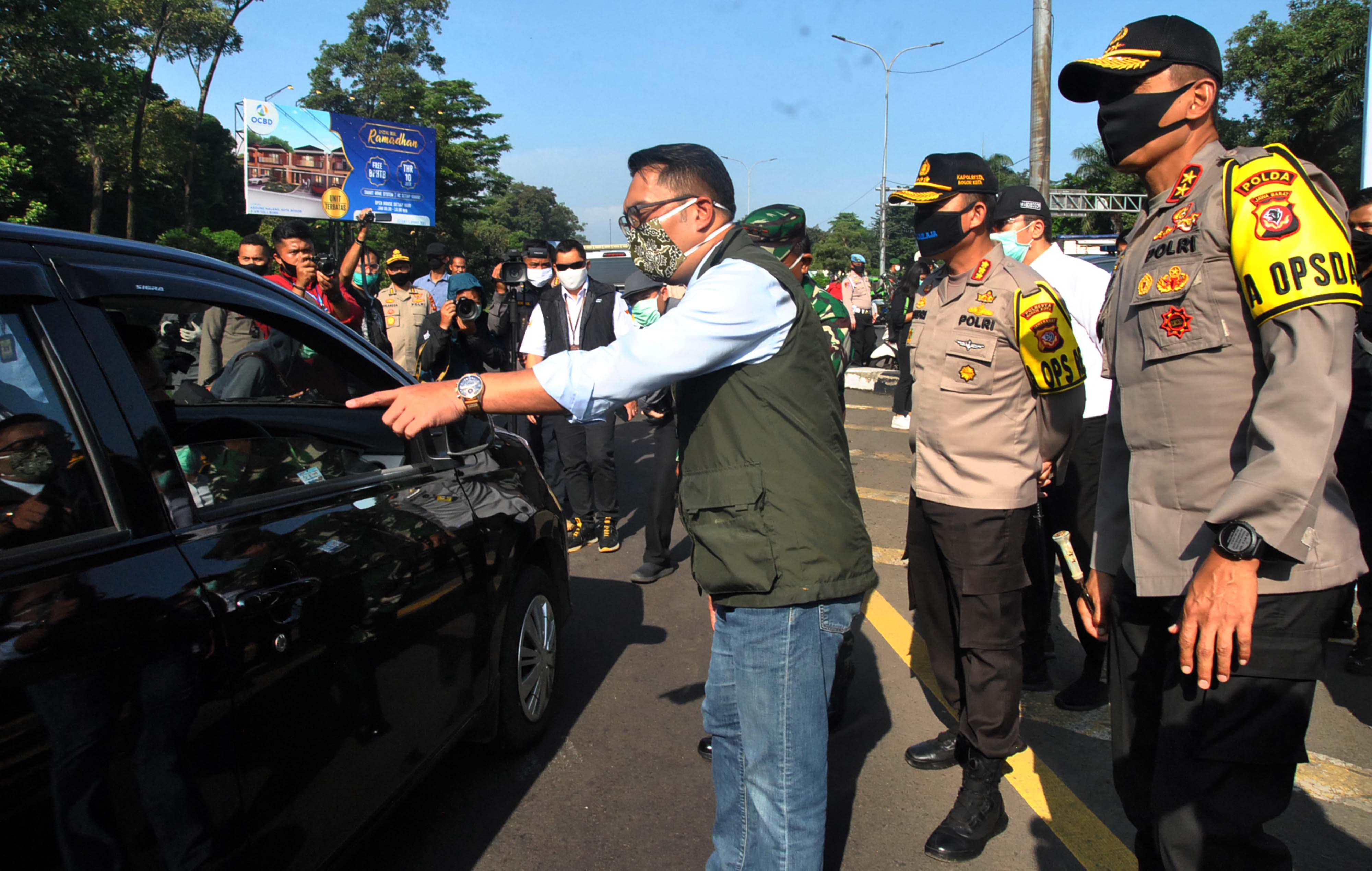 Gubernur Jabar Ridwan kamil saat memantau pelaksanaan PSBB di Kota Bogor.