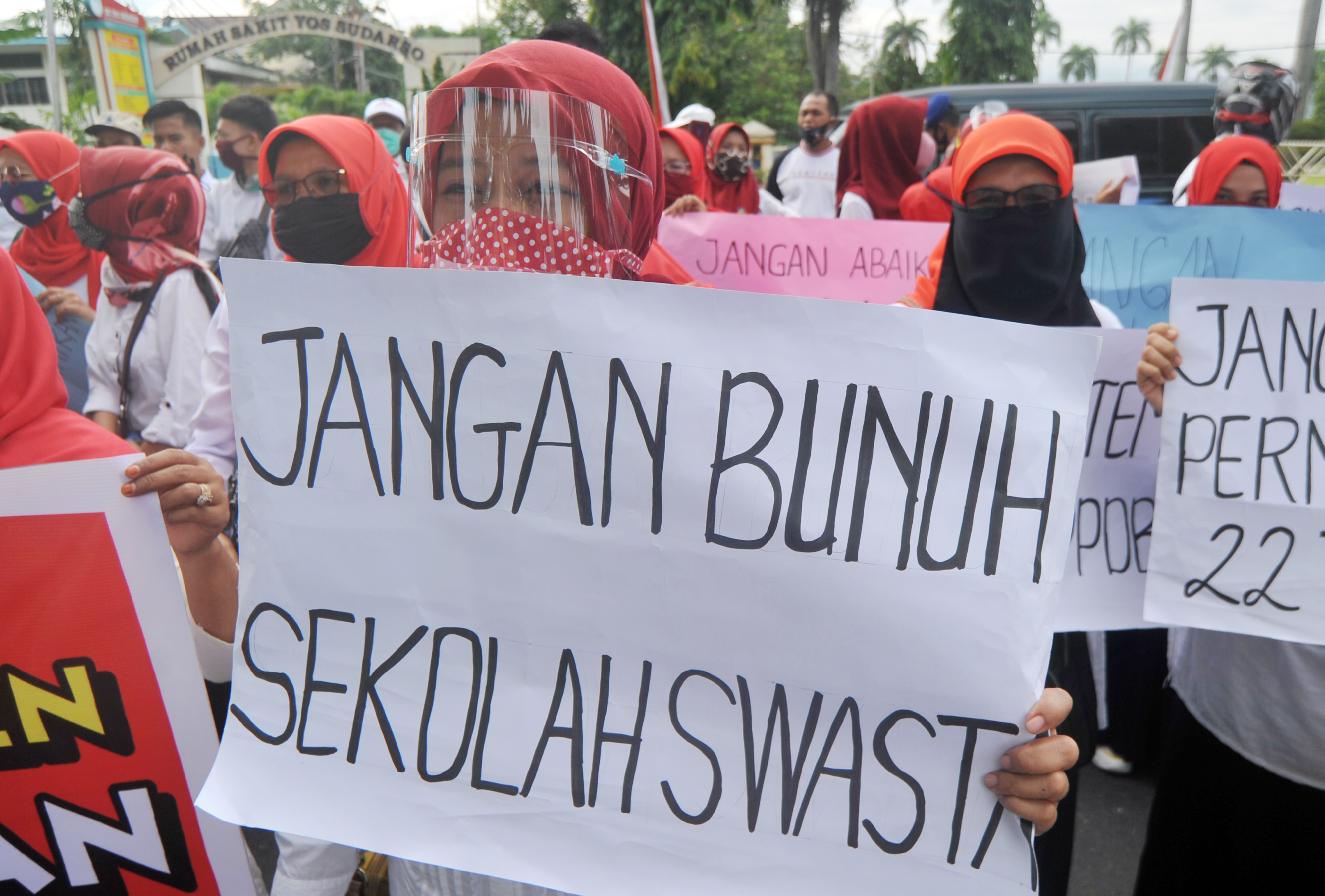 Aksi protes sekolah swasta
