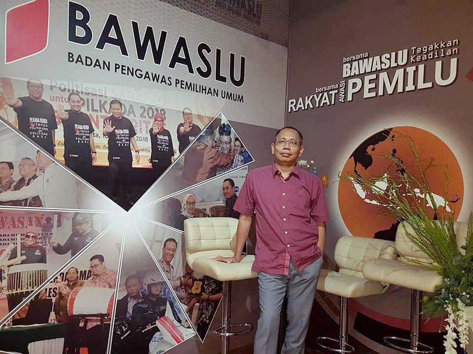  Mada Sukmajati, dosen Departemen Politik Pemerintahan Universitas Gadjah Mada, 