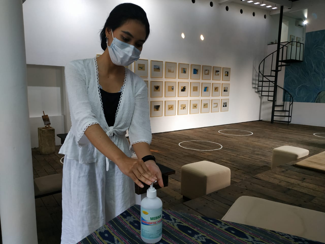 Galerikertas telah beroperasi kembali untuk publik dengan menerapkan protokol kesehatan.