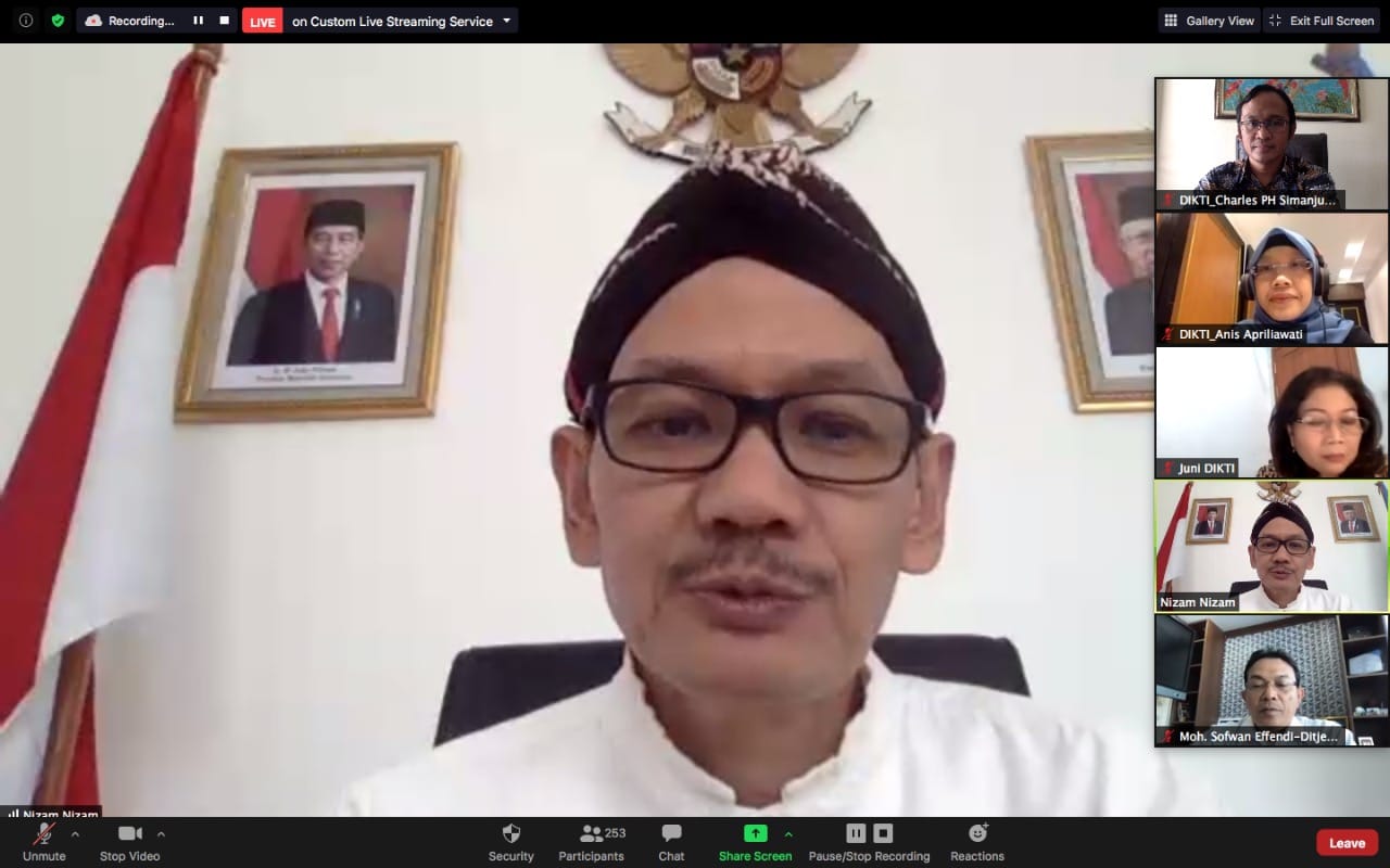 Dirjen Dikti Kemendikbud Nizam dalam webinar talent scouting untuk beasiswa dosen