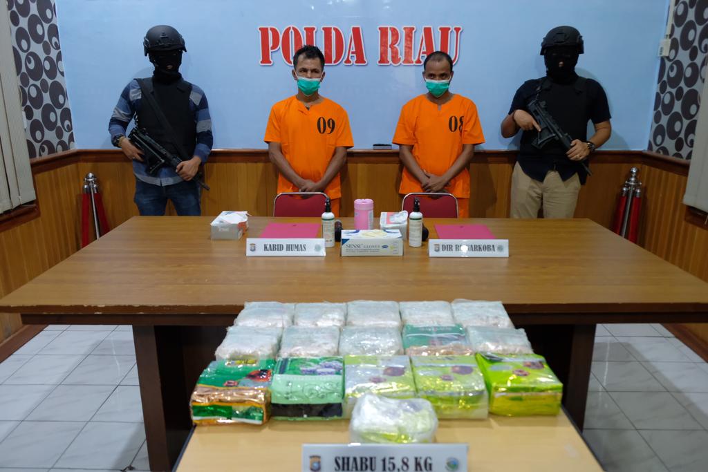 Direktorat Reserse (Ditres) Narkoba Polda Riau berhasil menggagalkan pengiriman 15,8 kilogram atau 16 bungkus besar sabu-sabu asal Malaysia.