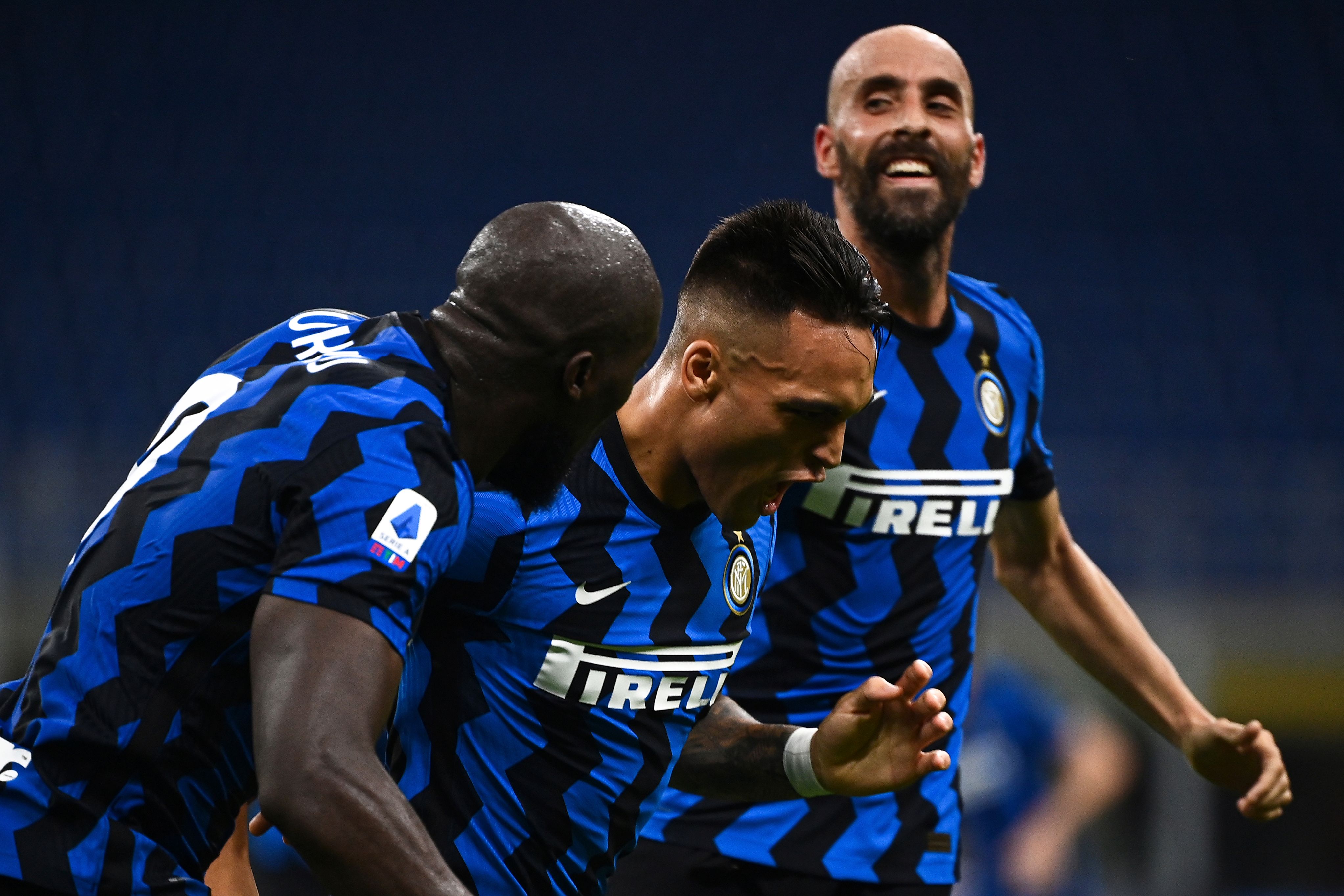 Penyerang Inter Milan Lautaro Martinez melakukan selebrasi usai mencetak gol ke gawang Napoli.