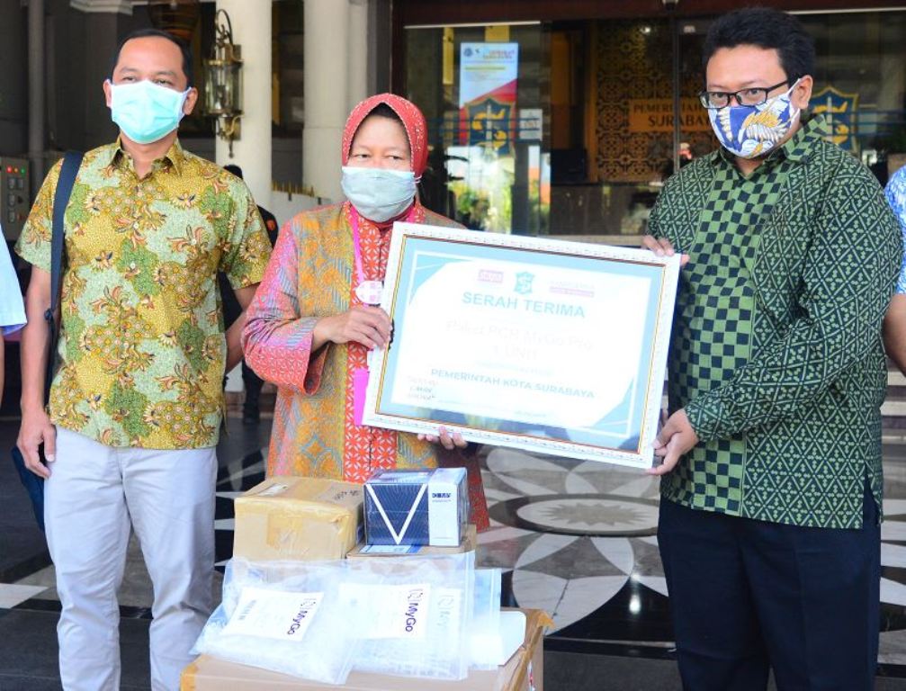 PT HM Sampoerna Tbk (Sampoerna) menyerahkan satu set mesin PCR.