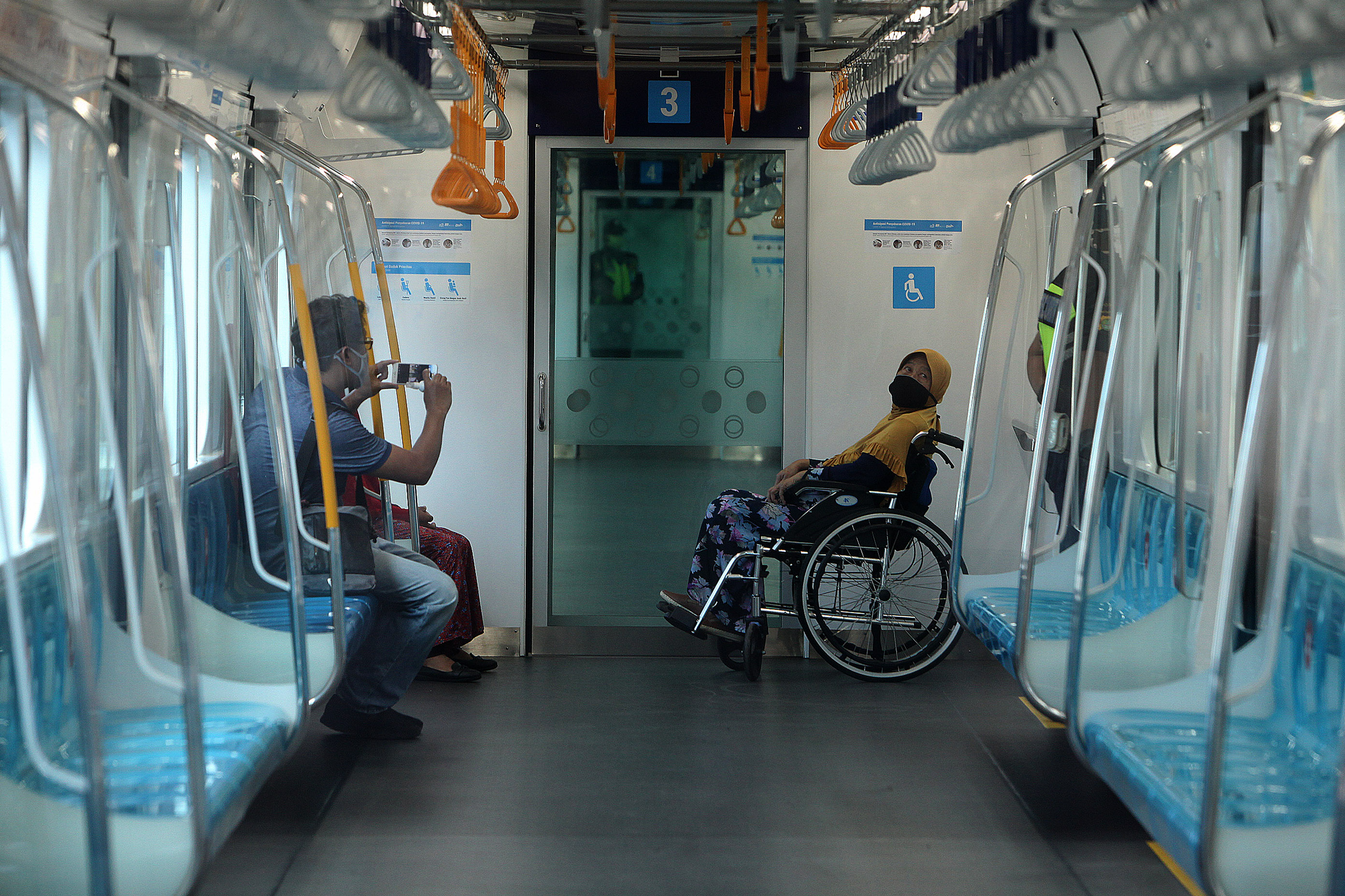 Suasana di dalam MRT Jakarta