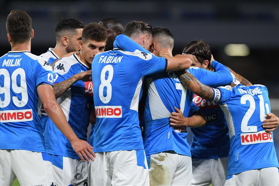 Selebrasi para pemain Napoli usai mencetak gol ke gawang AS Roma di laga lanjutan Serie A.