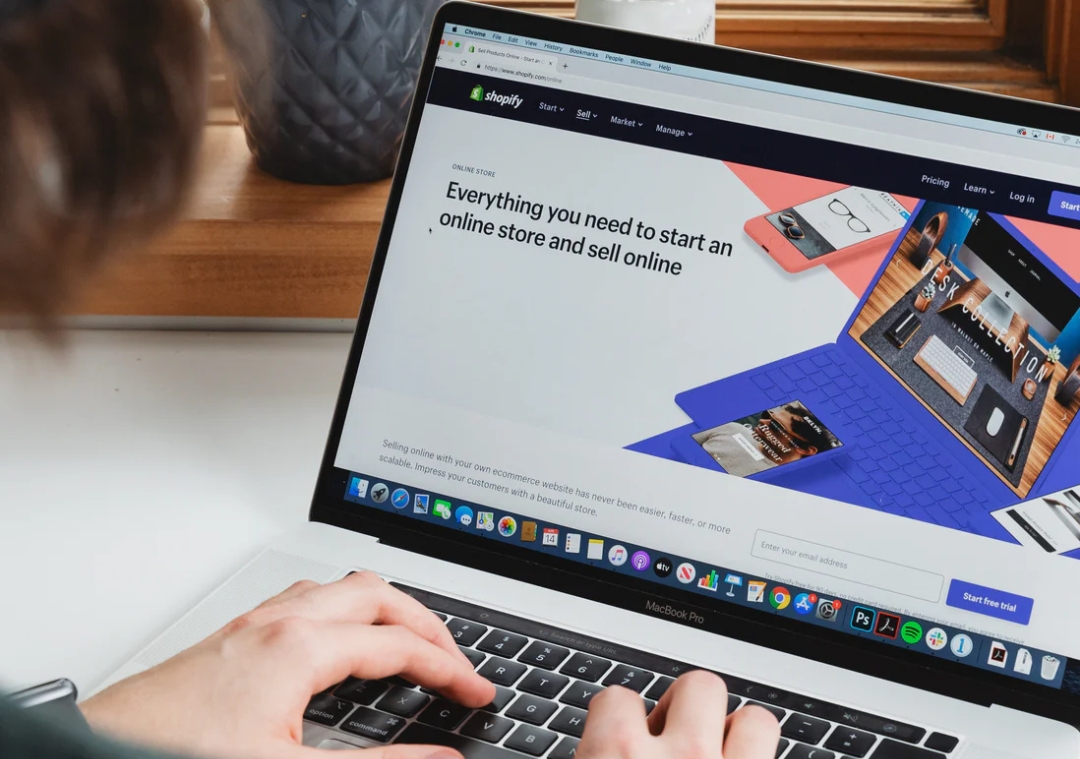 Penelitian dari Sea Insights menunjukkan bahwa pendapatan rata-rata UMKM Indonesia yang mengadopsi e-commerce meningkat lebih dari 160%.