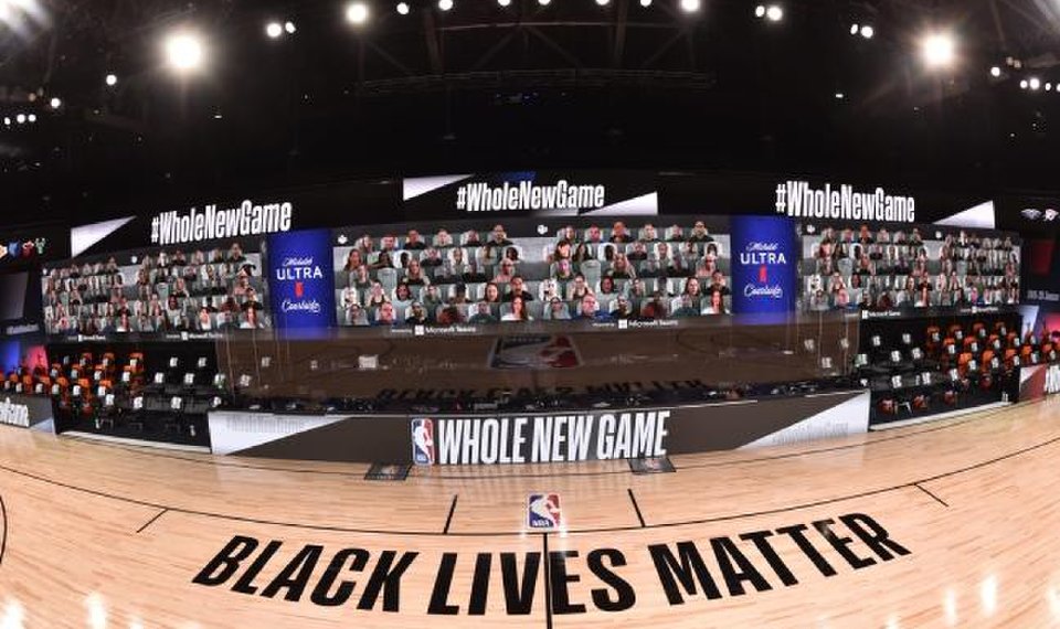 Pertandingan NBA musim ini bisa di tonton melalui layar besar secara virtual.