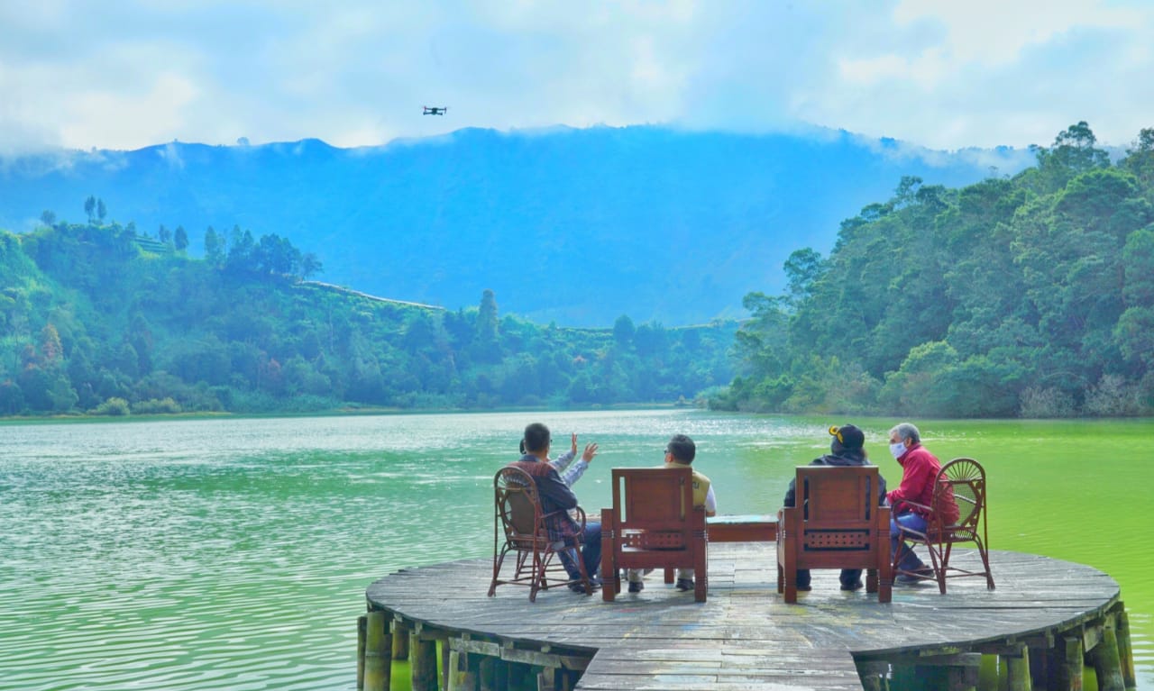 Menteri LHK Siti Nurbaya melakukan kunjungan kerja ke  Taman Wisata Alam Telaga Warna, Wonosobo, Jawa Tengah, Minggu (12/7). 