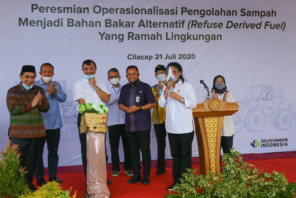 SIG Olah Sampah untuk Bahan Bakar Pabrik Semen