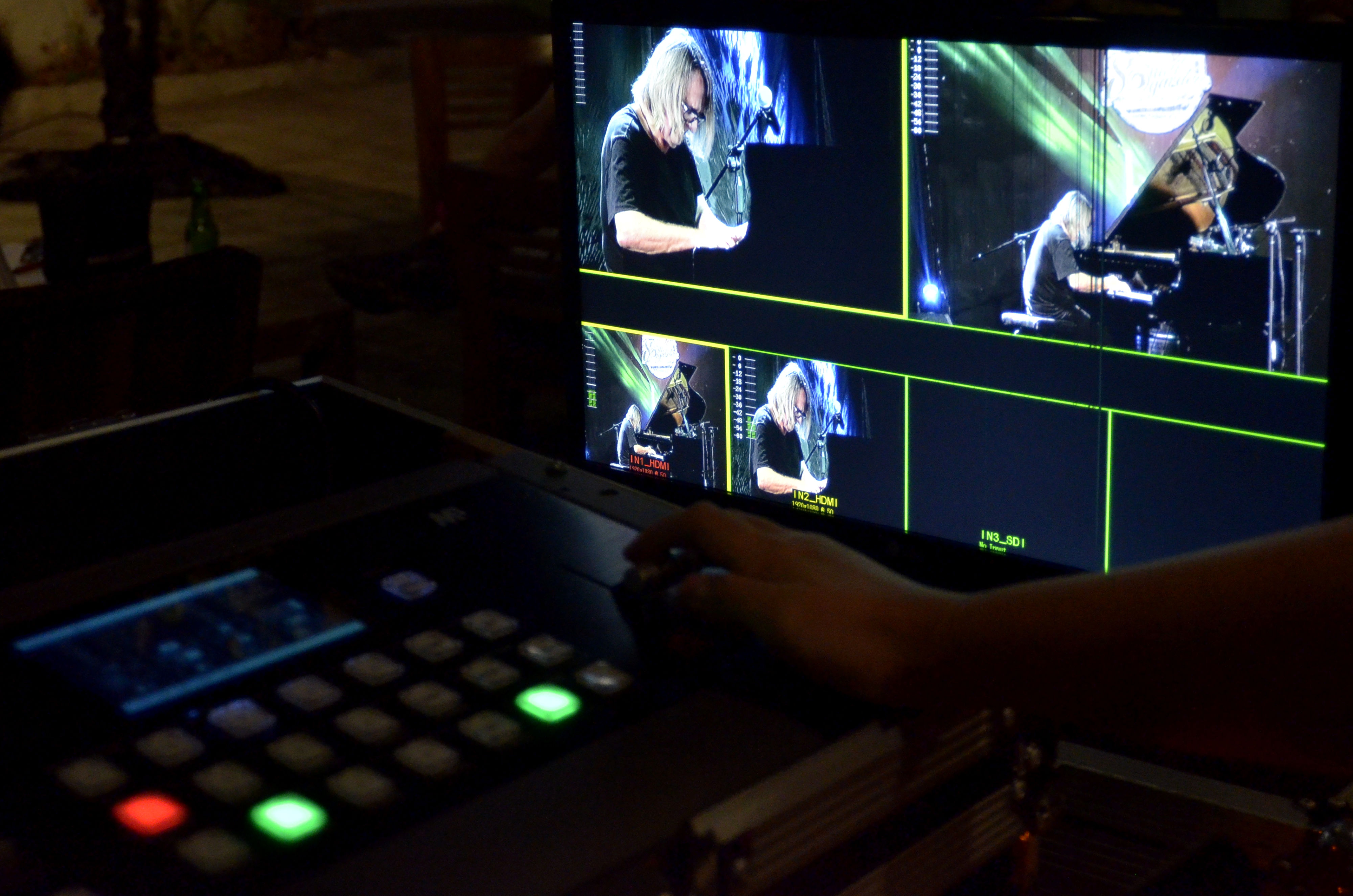 Komposer asal Jerman Mick Baumeister tampil dalam konser tanpa penonton yang disiarkan langsung secara 'live streaming' di Bali.