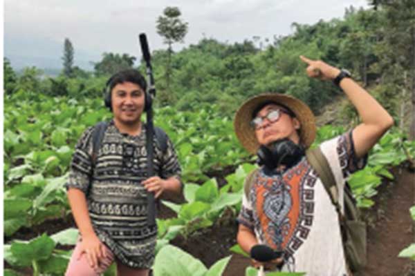 Dua personil Bottlesmoker Angkuy dan Nobie