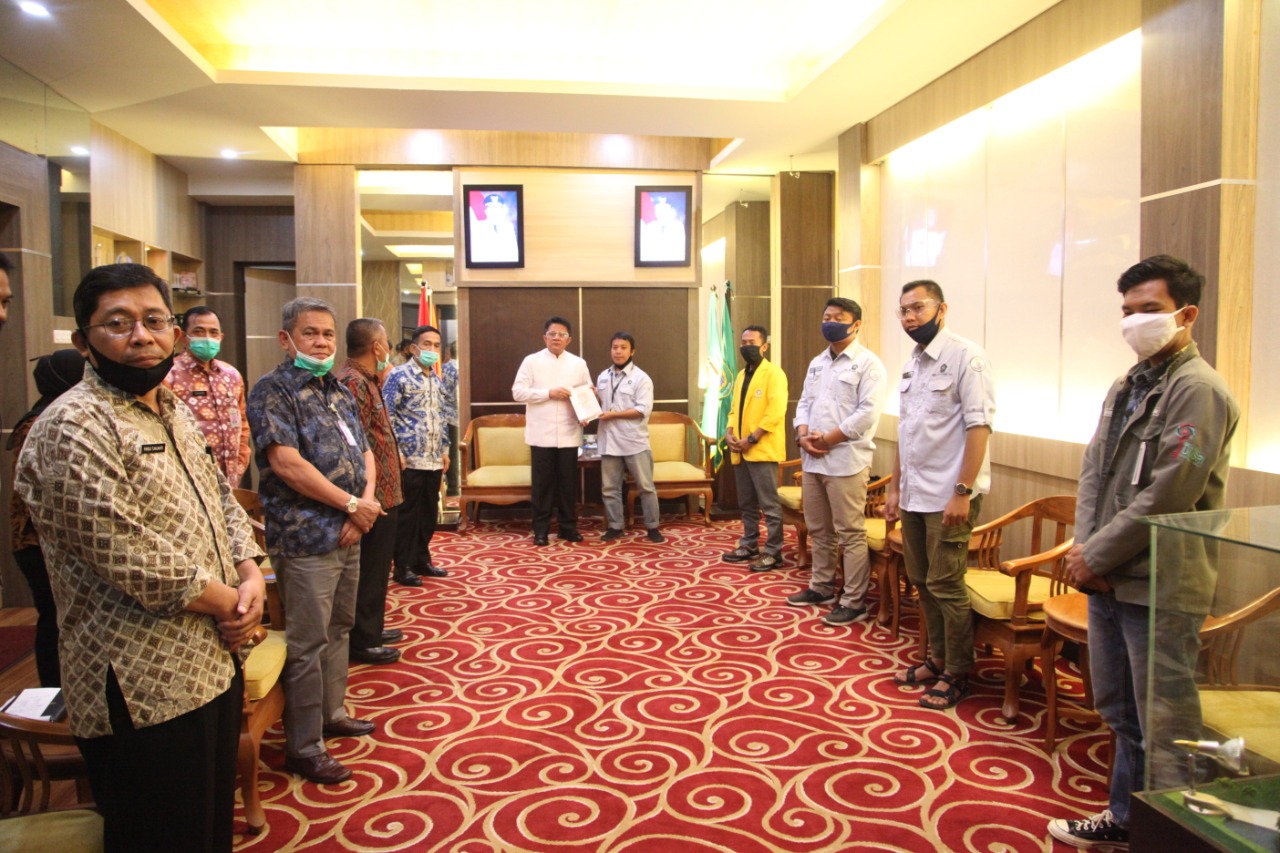 Gubernur Sumsel Herman Deru berdikusi dengan perwakilan mahasiswa di Sumsel dalam upaya mencegah dan menangani karhutla.