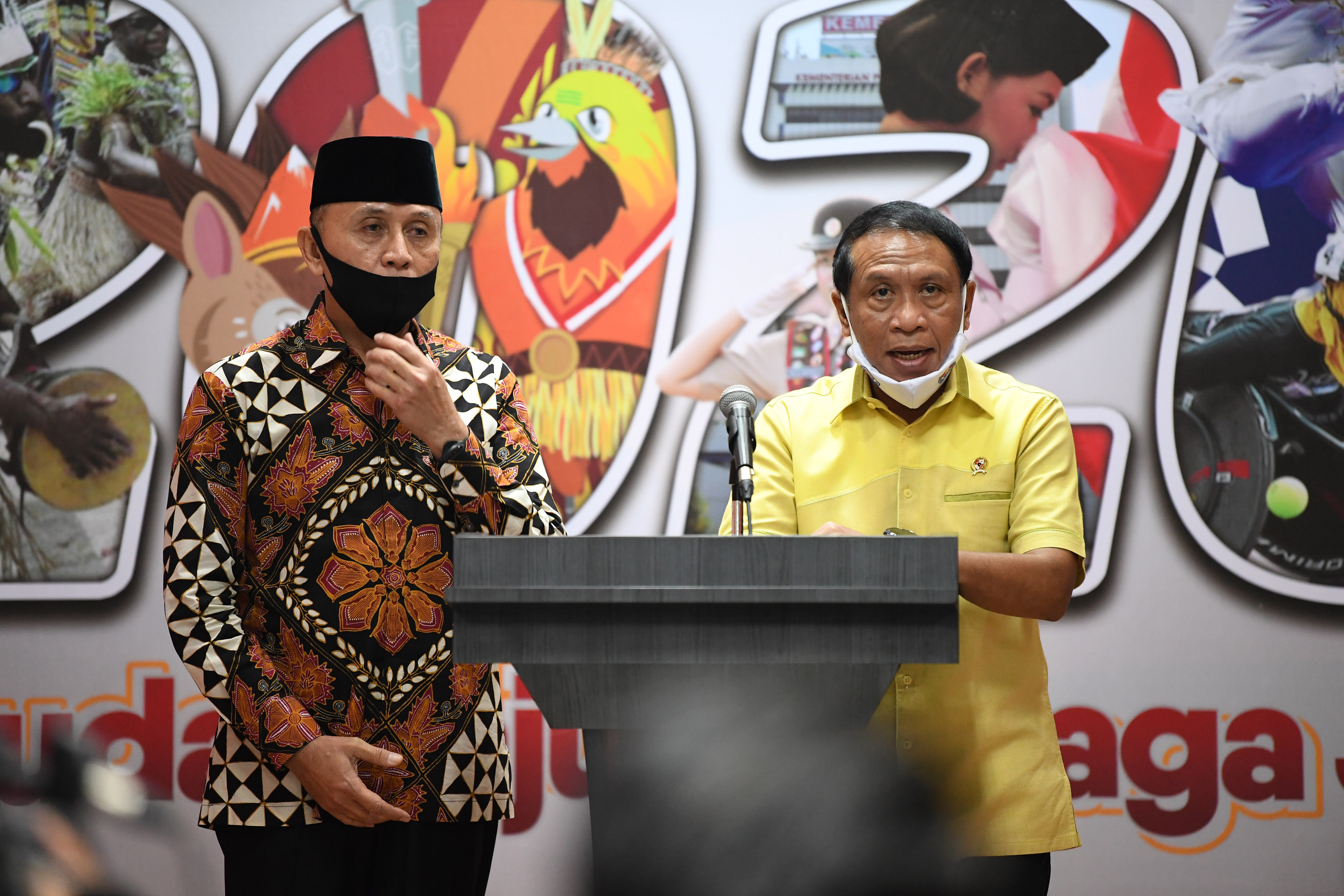 Menpora Zainudin Amali (kanan) dan Ketua Umum PSSI Mochamad Iriawan.