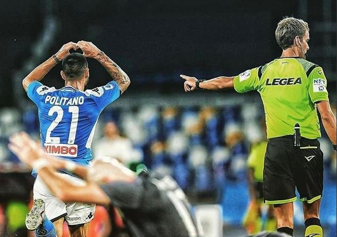 Matteo Politano melakukan selebrasi usai mencetak gol penentu kemenangan Napoli dalam laga Serie A melawan Udinese.