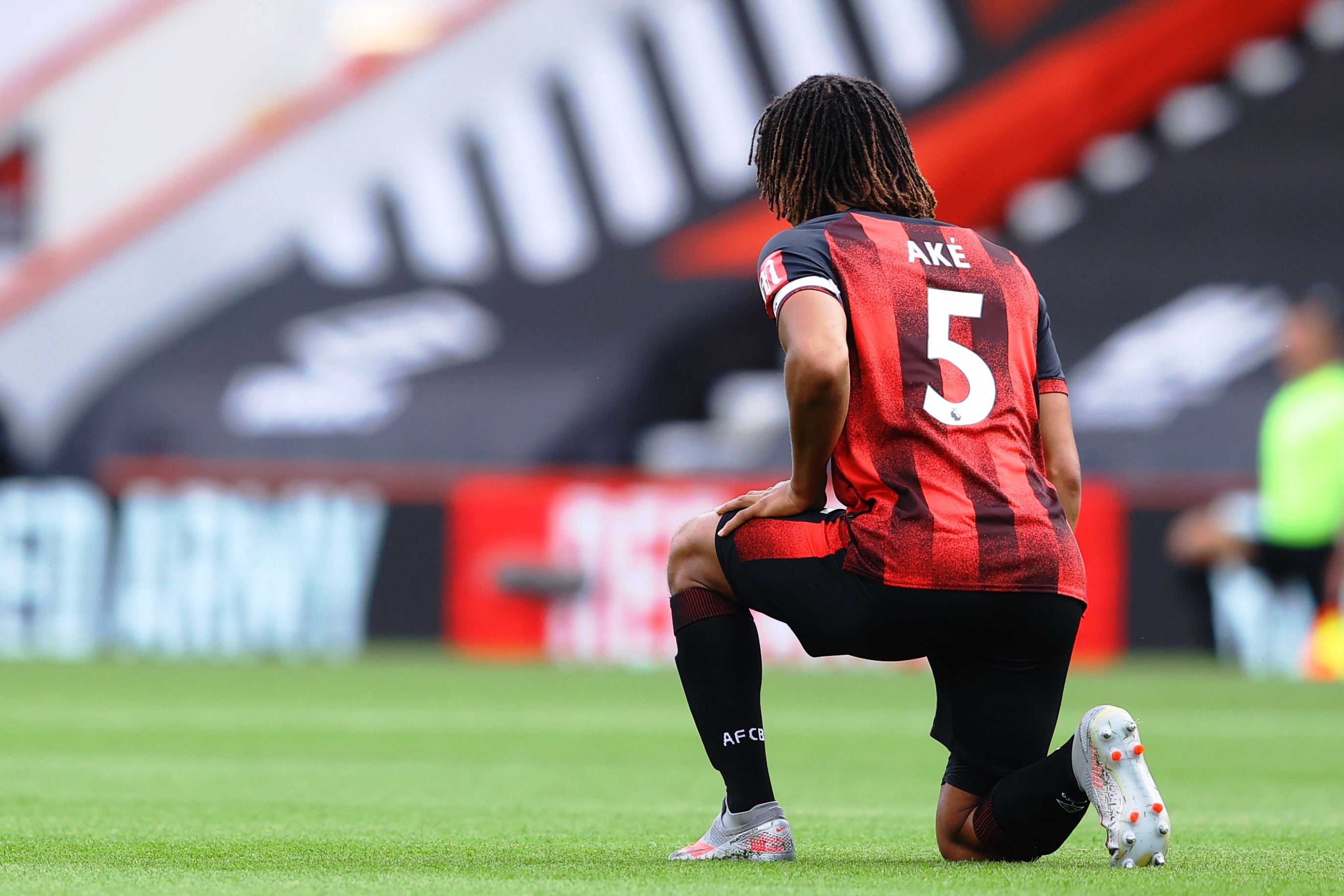 Ake Selangkah Lagi ke Manchester City