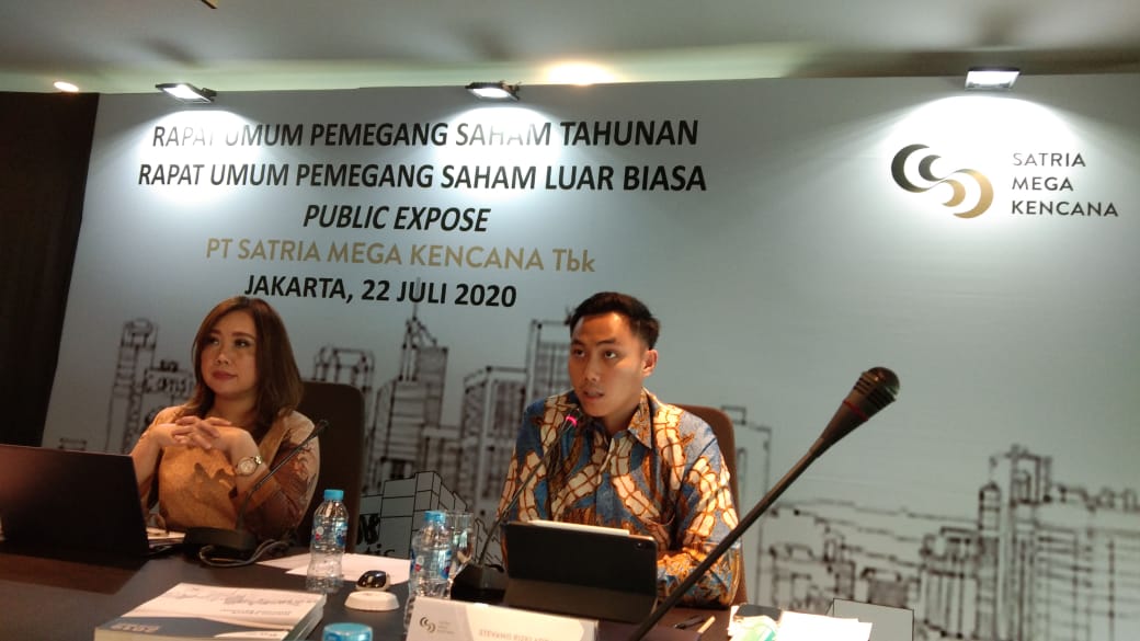 Presiden Direkturt Satria Mega Kencana Tbk  Stevano Rizki Adranacus  memaparkan hasil RUPS Tahunan. 