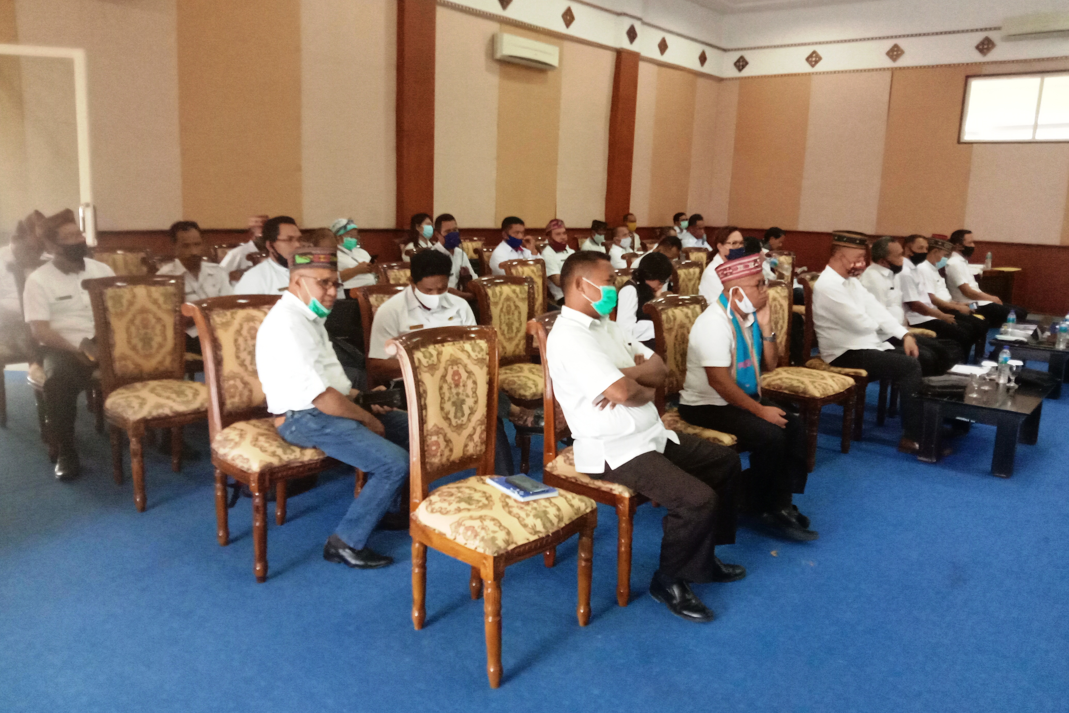 Para kepala satuan kerja perangkat daerah kabupaten Manggarai barat di Ruang Sidang DPRD.