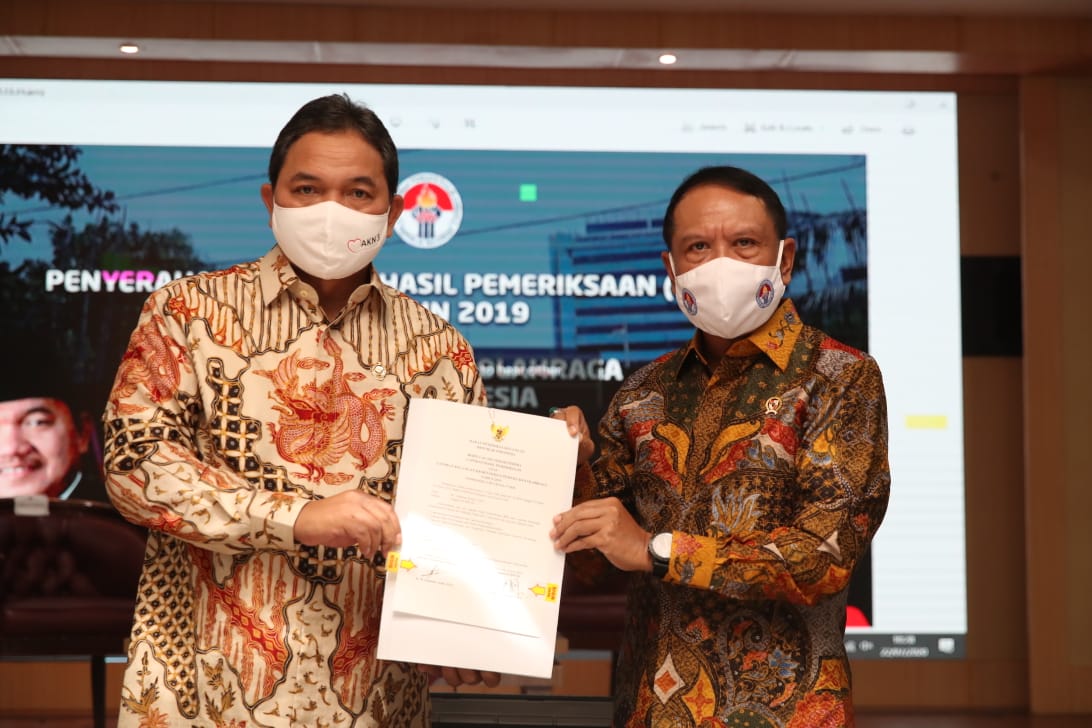 Penyerahan hasil audit BPKke Kemenpora