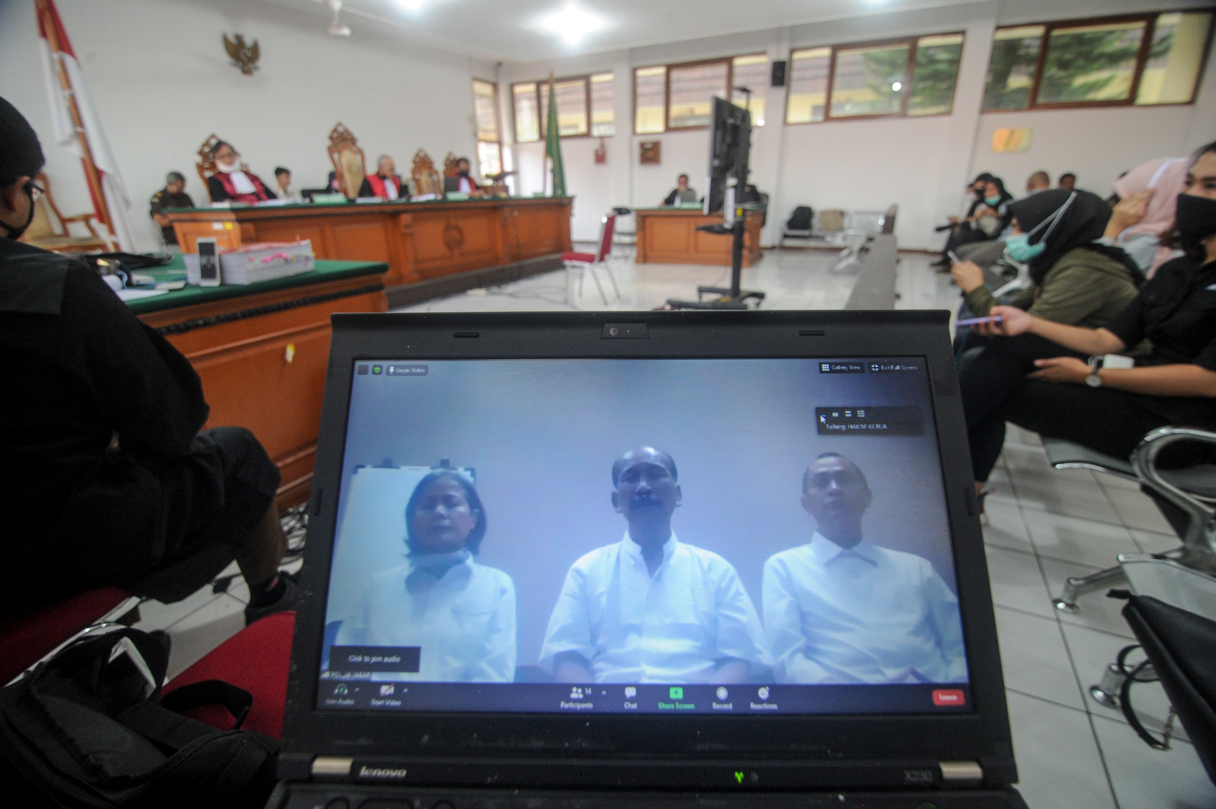 Suasana jalannya sidang pembacaan dakwaan kasus petinggi Sunda Empire di Pengadilan Negeri Bandung, Jawa Barat, bulan lalu.