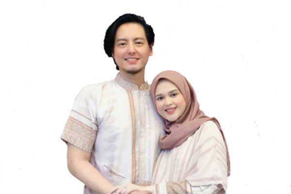 Pasangan selebritas Roger Danuarta dan Cut Meyriska