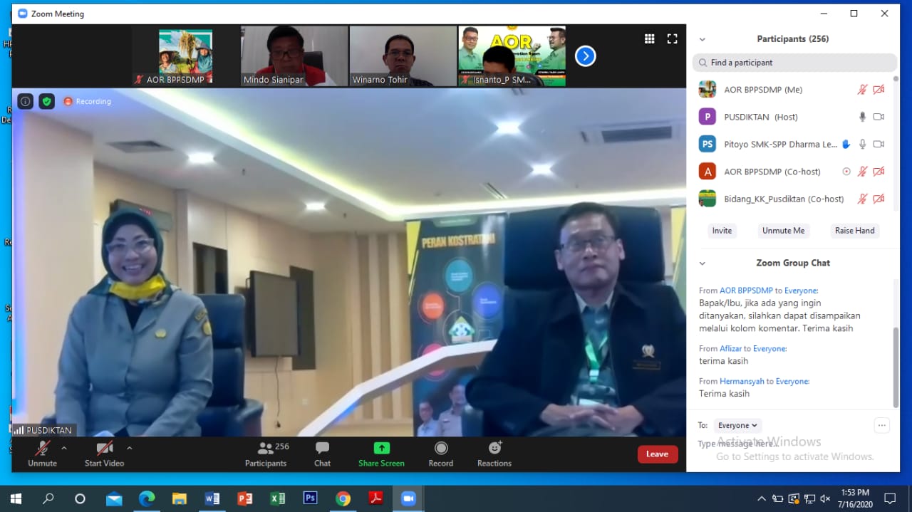  Kepala BPPSDMP Dedi Nursyamsi (kanan) pada acara webinar bertajuk 'Penguatan Proses Pembelajaran Pendidikan Vokasi' pada Kamis (16/07). 