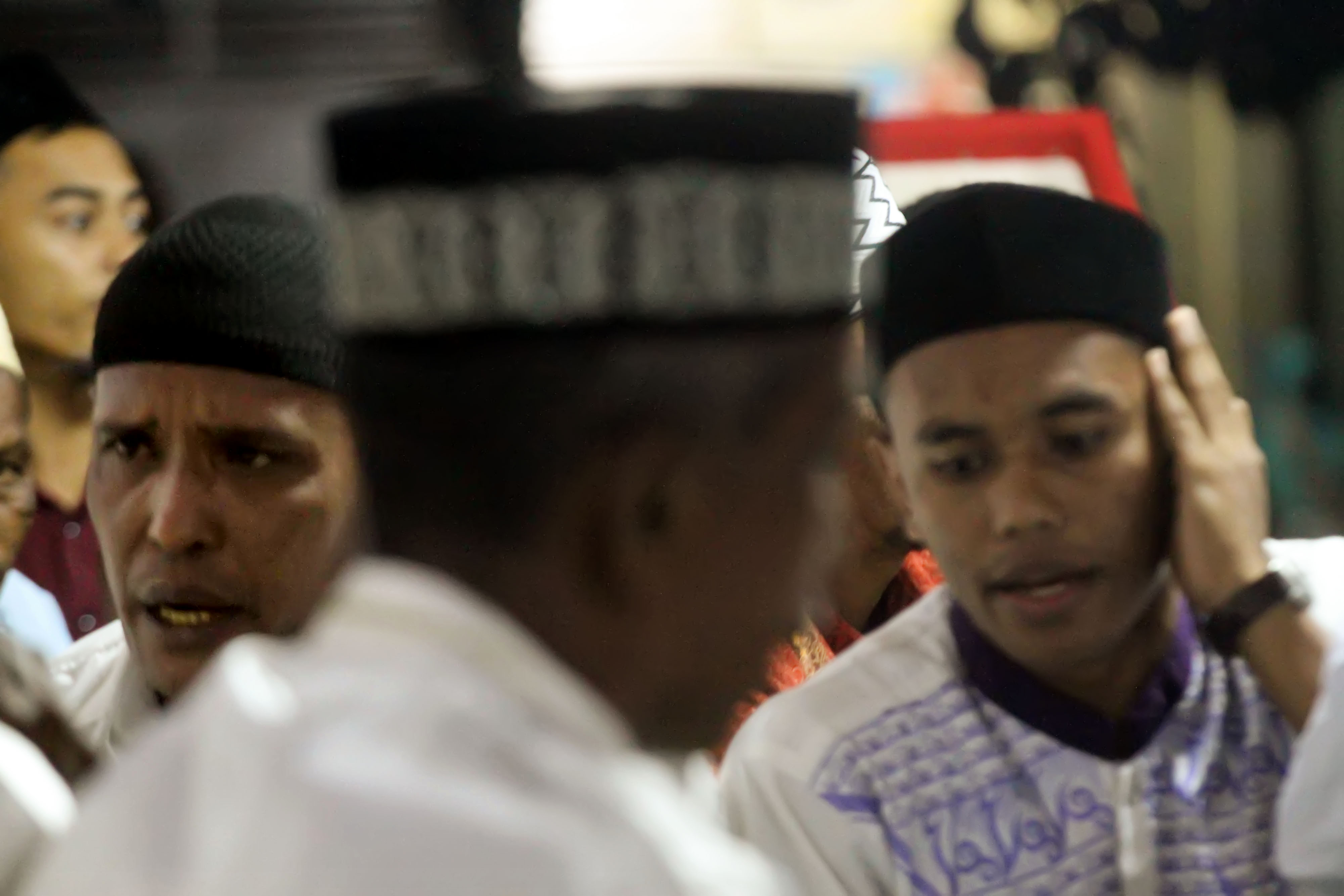 Sejumlah syaikh atau syaikhuna melantunkan radat (irama) seni Rukon di Aceh untuk memperdalam ajaran Islam lewat seni berbalas pantun.