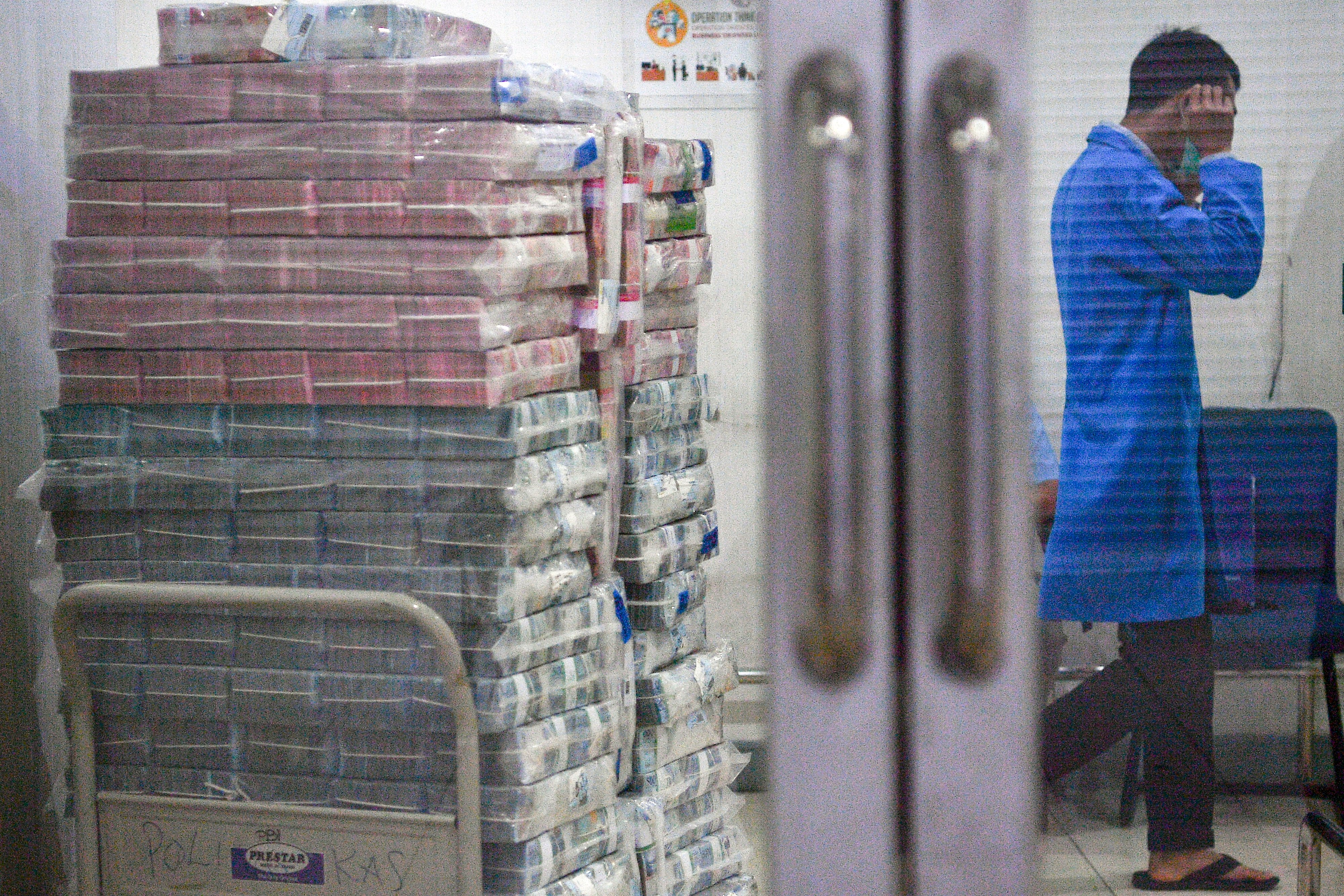 Bank Indonesia menyatakan pertumbuhan uang beredar Juni 2020 melambat dibandingkan Mei 2020. 