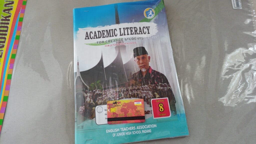 Buku LKS bergambar Mahyeldi Ansharullah