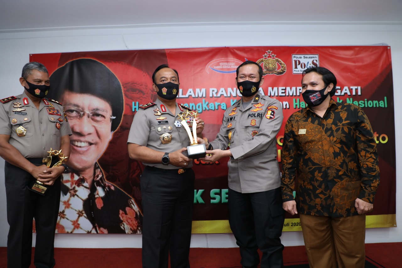 Kapolda Sumut raih penghargaan kak seto award