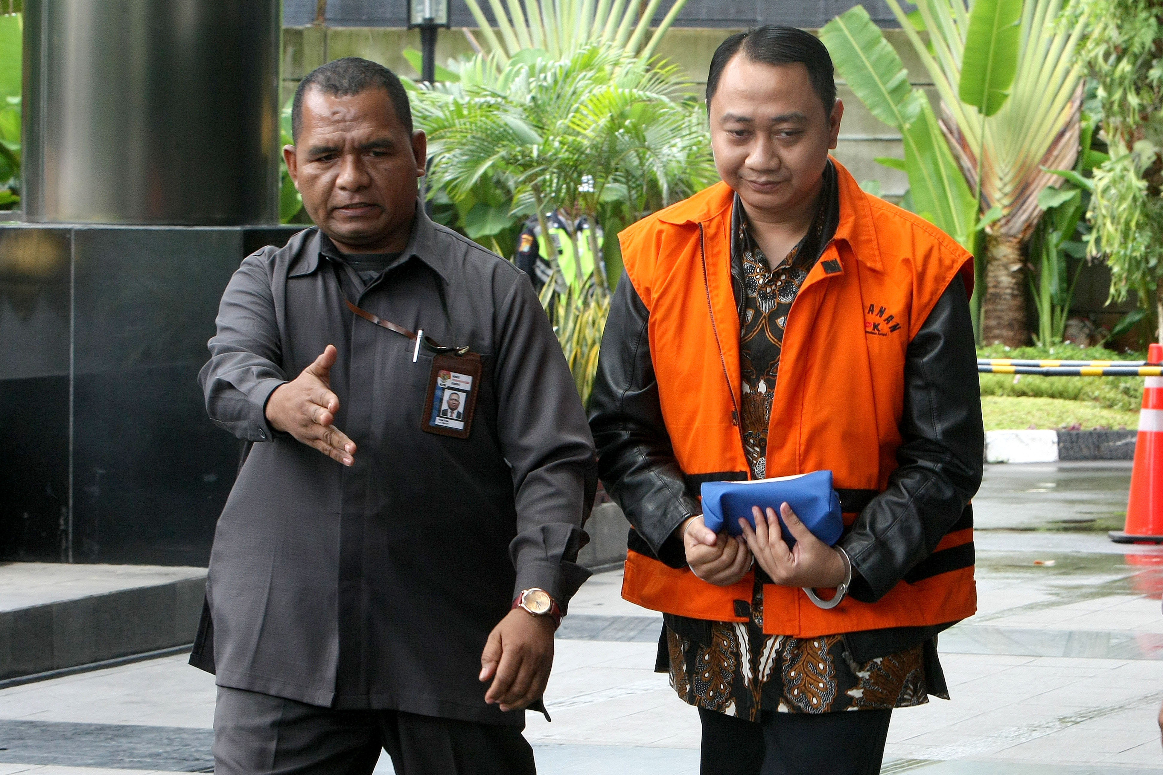 Bupati nonaktif Lampung Utara, Agung Ilmu Mangkunegara (rompi oranye)