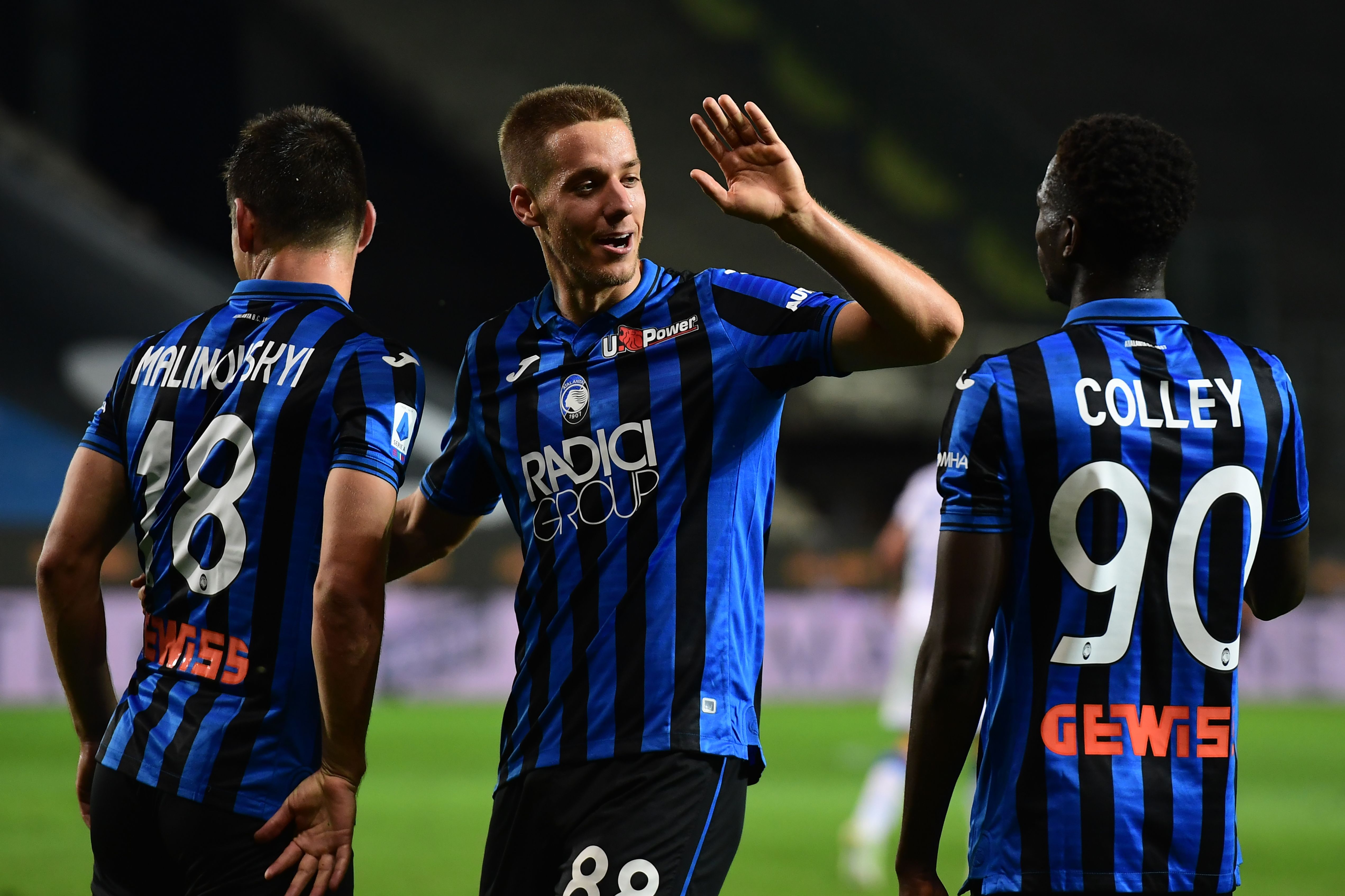 Mario Pasalic (tengah) melakukan selebrasi usai mencetak gol untuk Atalanta dalam laga Serie A melawan Brescia.