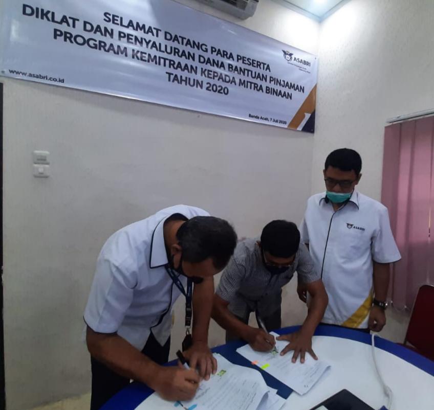  Kantor Cabang PT ASABRI (Persero) Banda Aceh memberi bantuan kepada empat Mitra Binaan sebesar Rp 155 juta.