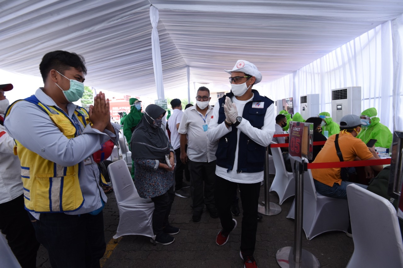 Sandiaga Uno saat menggalar rapid tes massal di Sarinah