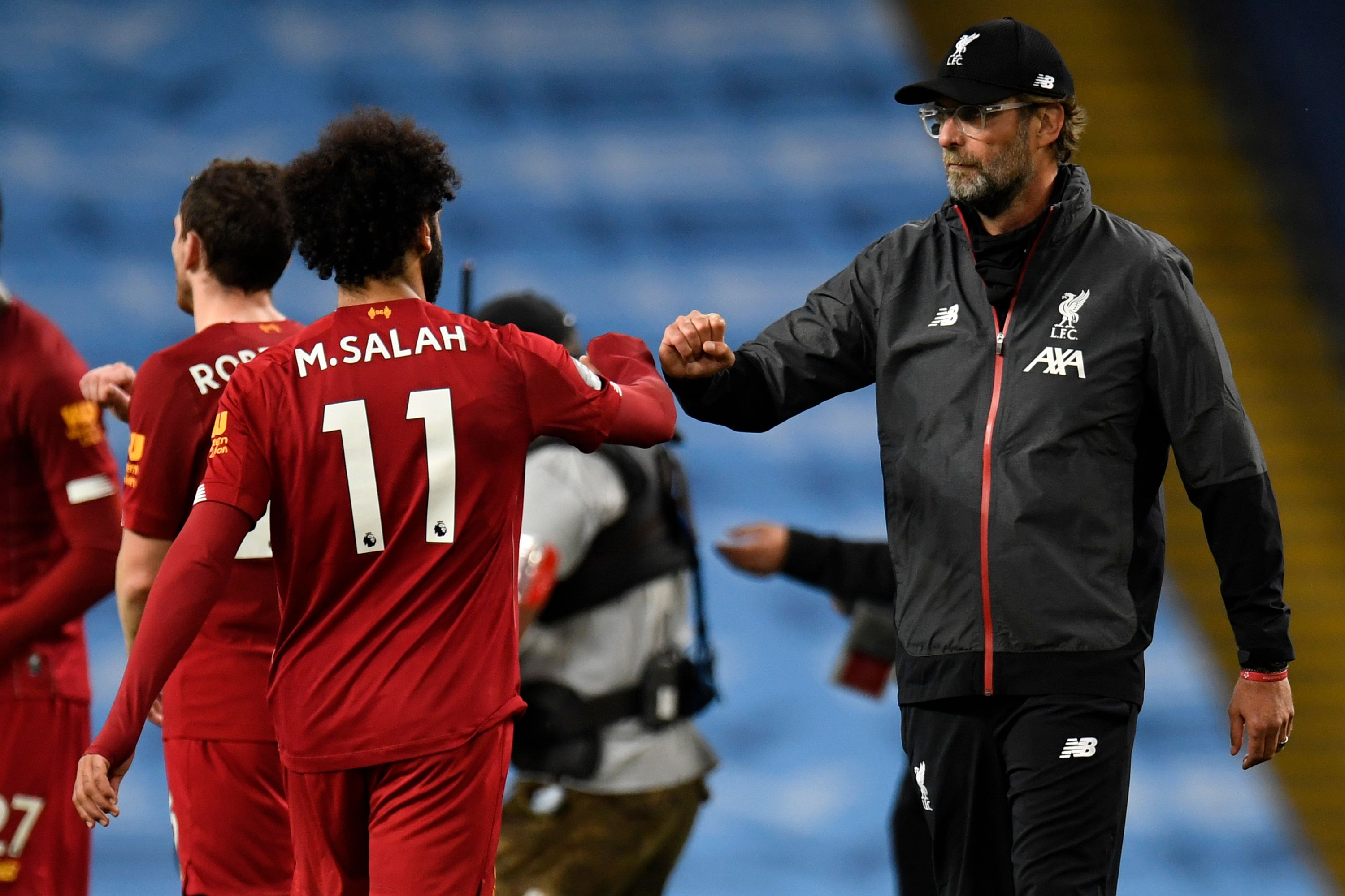 Pelatih Liverpool, Juergen Klopp, memberikan semangat kepada anak asuhnya.