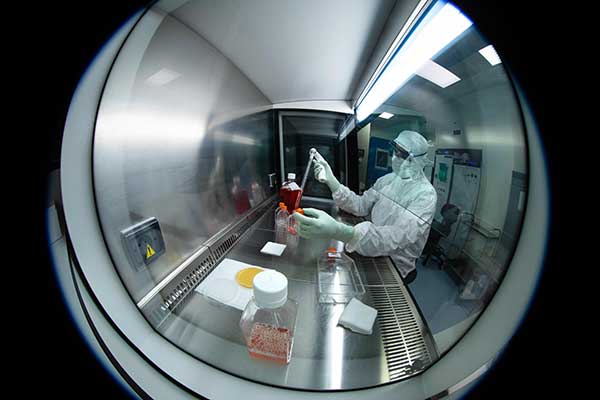 Uji coba vaksin Beijing dan Oxford hasilkan respons imun