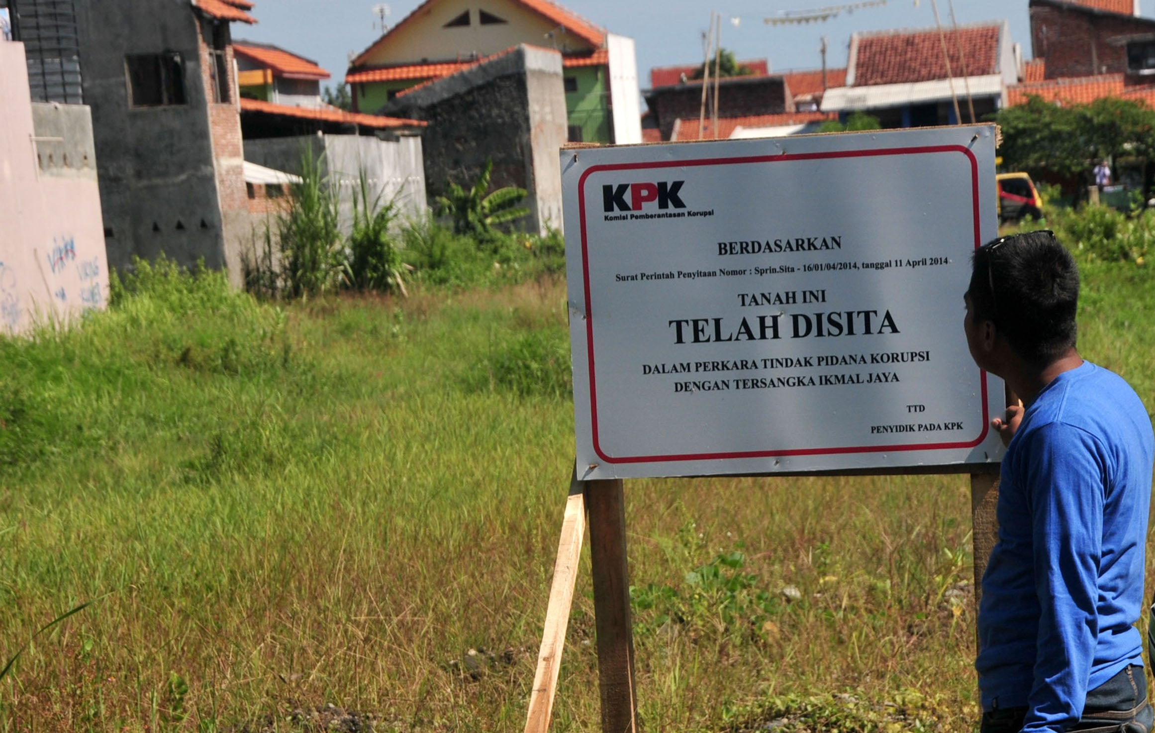 KPK sita aset tanah kasus korupsi Bupati Tegal  2009-2014 yang yang membiarkan pengalihan aset tanah untuk kepentingan publik.