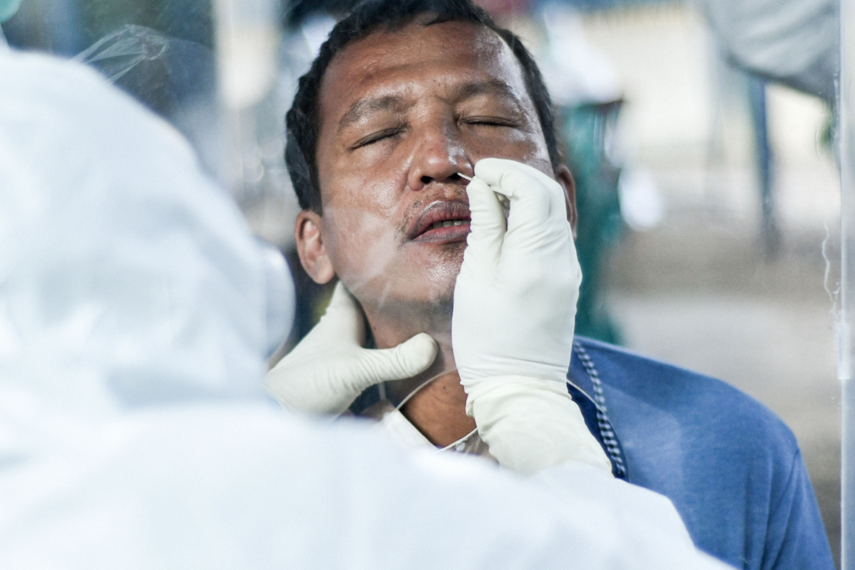 Swab test pada warga