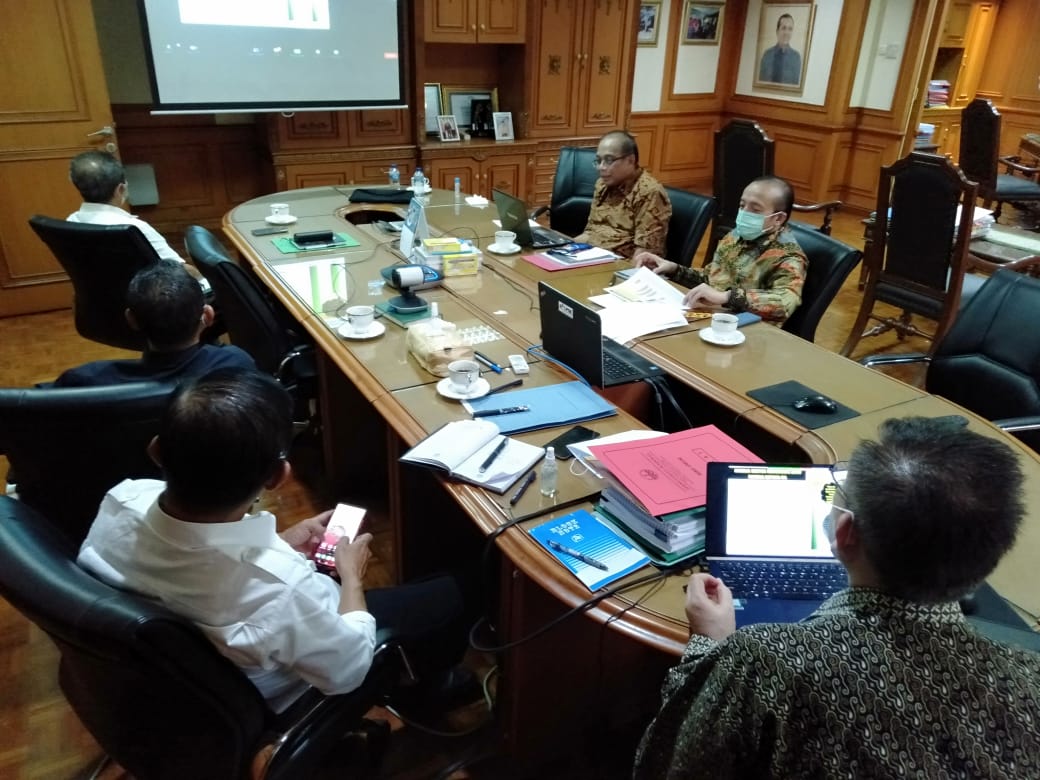 Sekretaris Jenderal KLHK/Plt Direktur Jenderal PHPL, Bambang Hendroyono, saat memberikan penjelasan pada media briefing secara virtual.