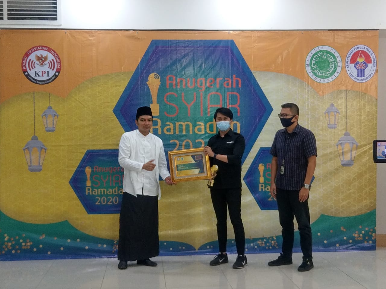 Ketua Bidang Infokom MUI Masduki Baidowi dalam penyerahan penghargaan Anugerah Syiar Ramadan, di Jakarta, Sabtu (11/7).