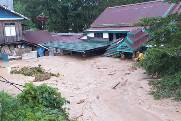 Banjir bandang di Kabupaten Luwu Utara