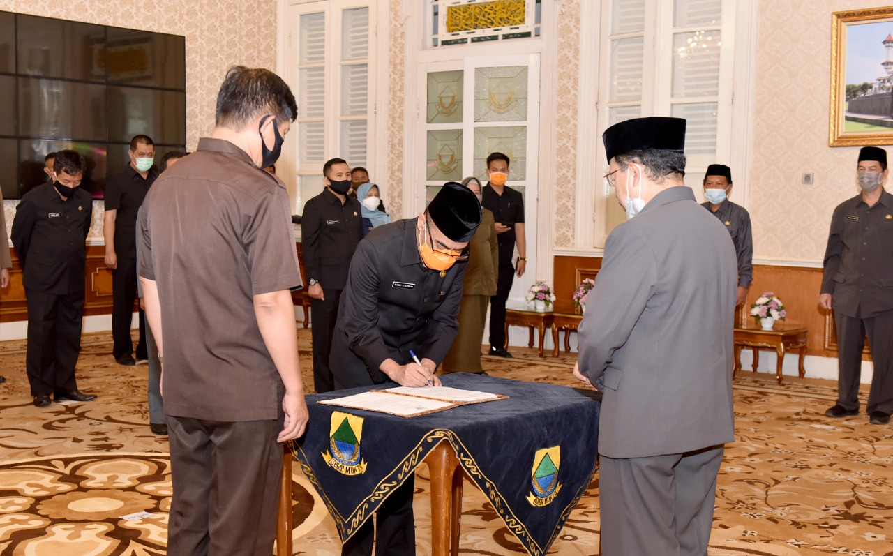Cecep Alamsyah dilantik dan diambil sumpah jabatan sebagai Penjabat Sekretaris Daerah Kabupaten Cianjur, di Pendopo, Kamis (9/7/2020)