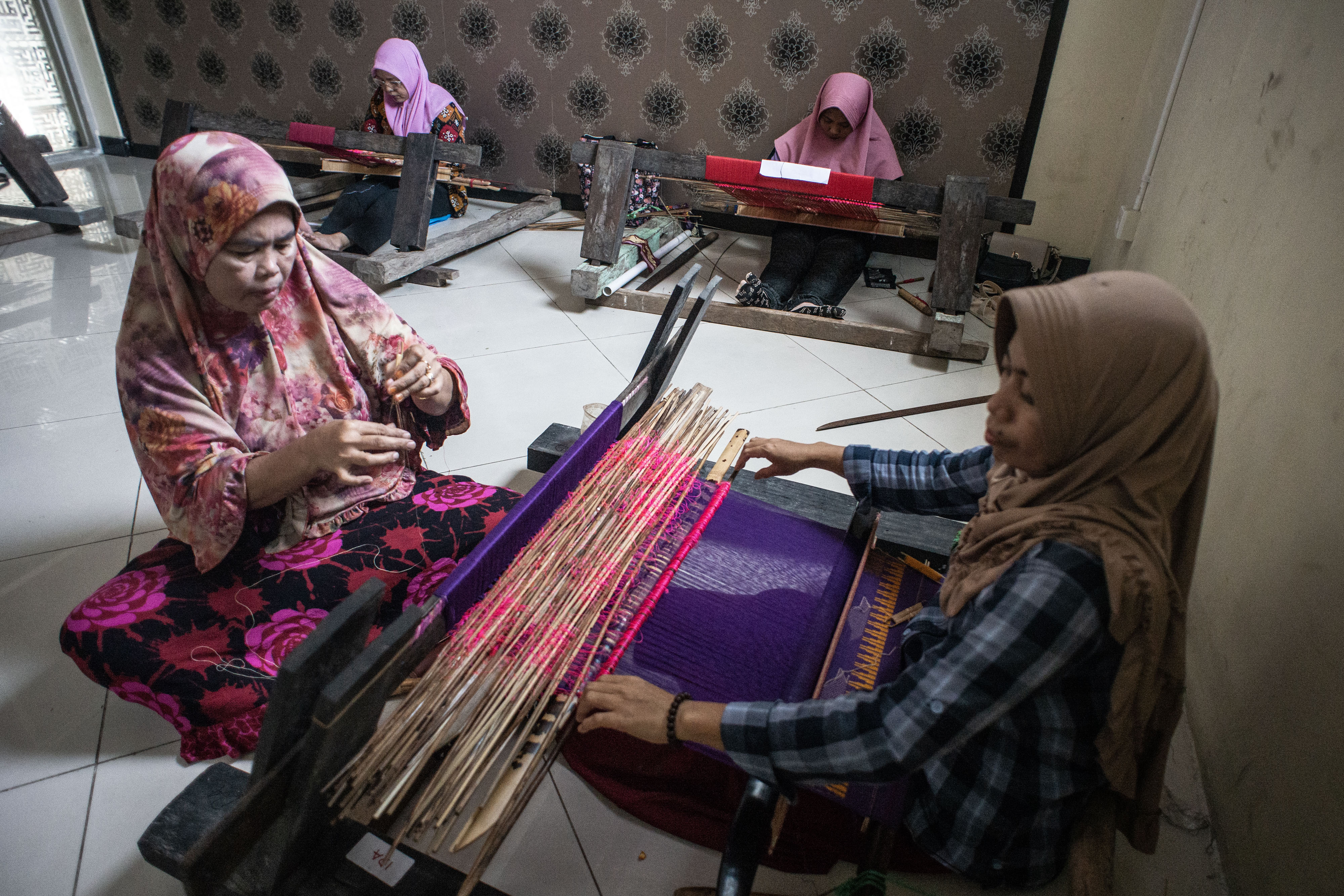 Masyarakat diimbau untuk tidak mudah tergiur dengan investasi berkedok koperasi.