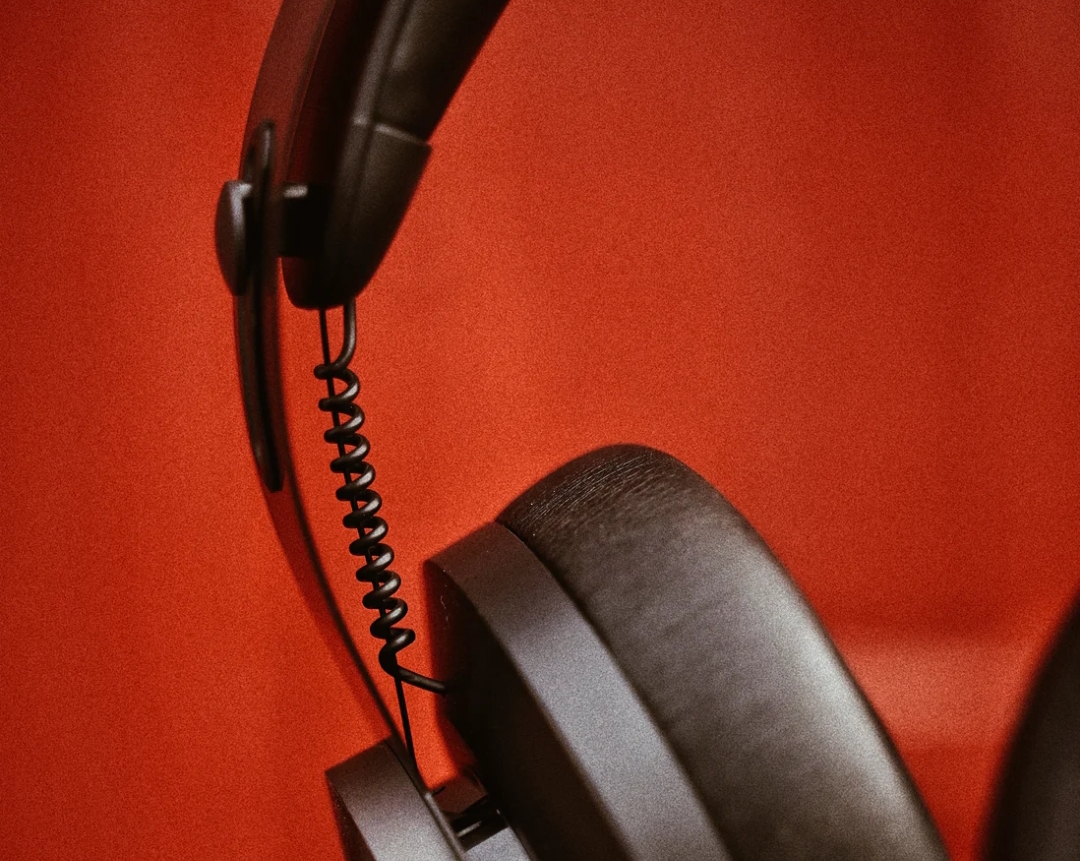 Para peneliti di Singapura mengembangkan sistem seperti headphone peredam bising yang bisa diaplikasikan di tempat tinggal perkotaan.