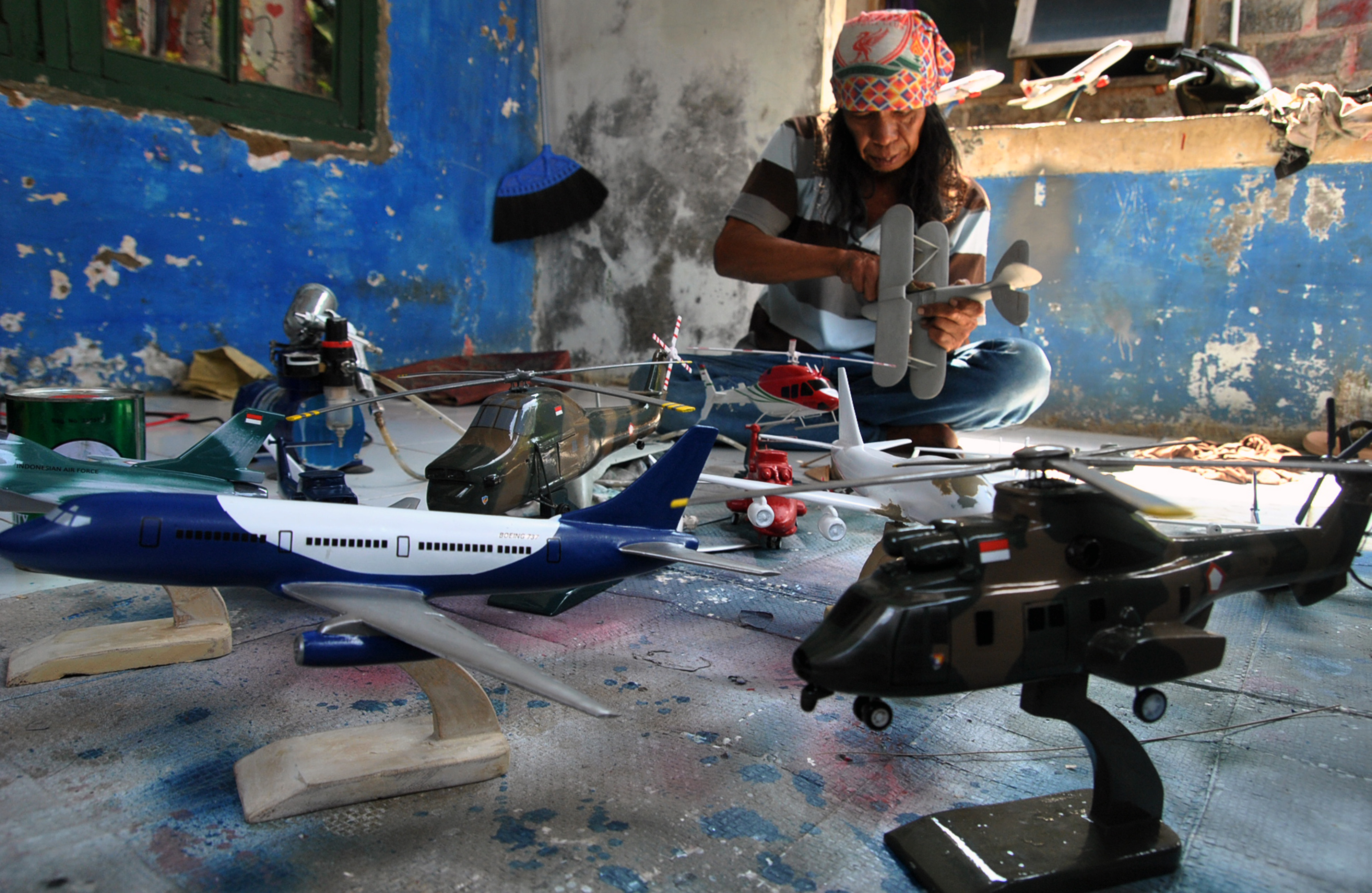 UMKM pembuat miniatur pesawat terbang