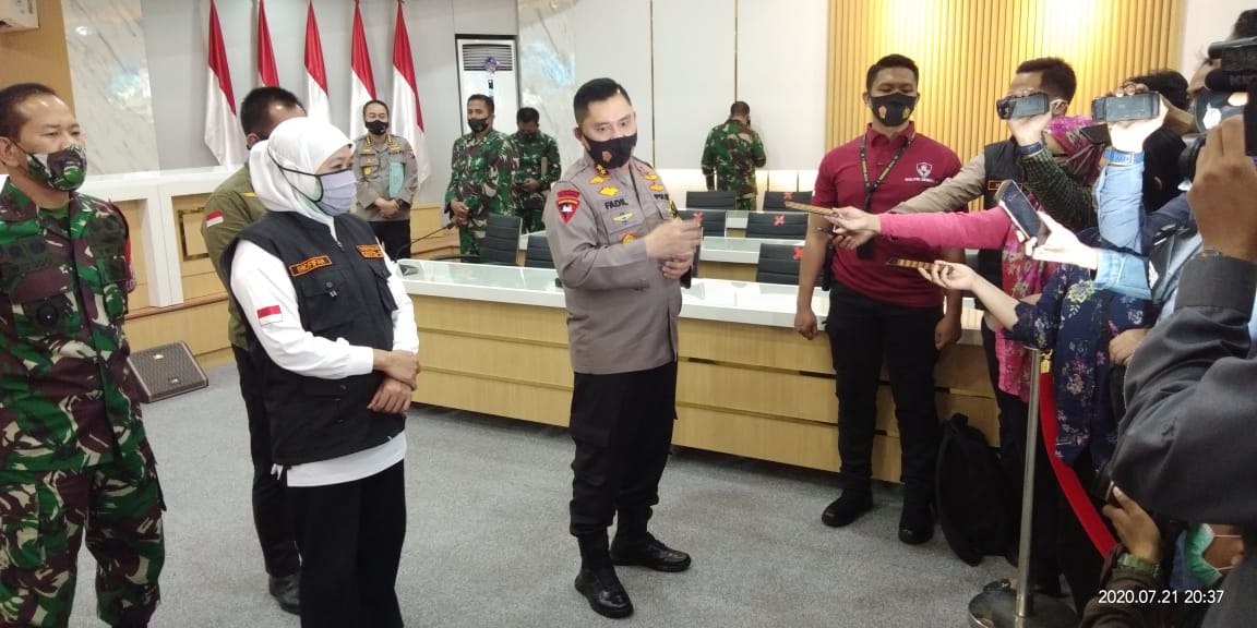 Gubernur Jatim, Kapolda Jatim, dan Pangdam V Brawijaya jumpa pers bersama mengenai penanganan covid-19