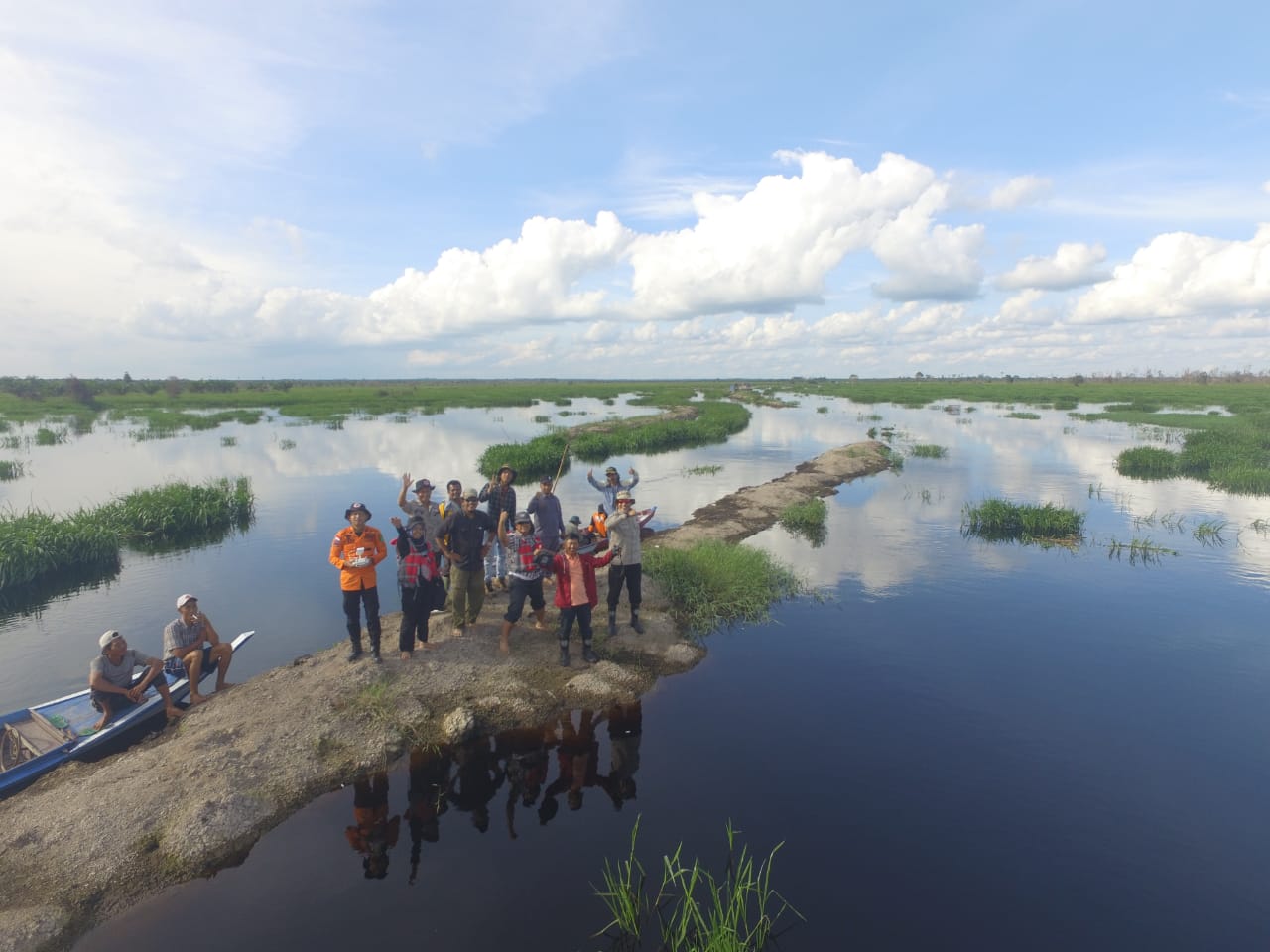 Untuk mencegah karhutla di lahan gambut dengan pembasahan lahan. Namun di Musi Banyuasin, sungai disodet untuk membasahi gambut.