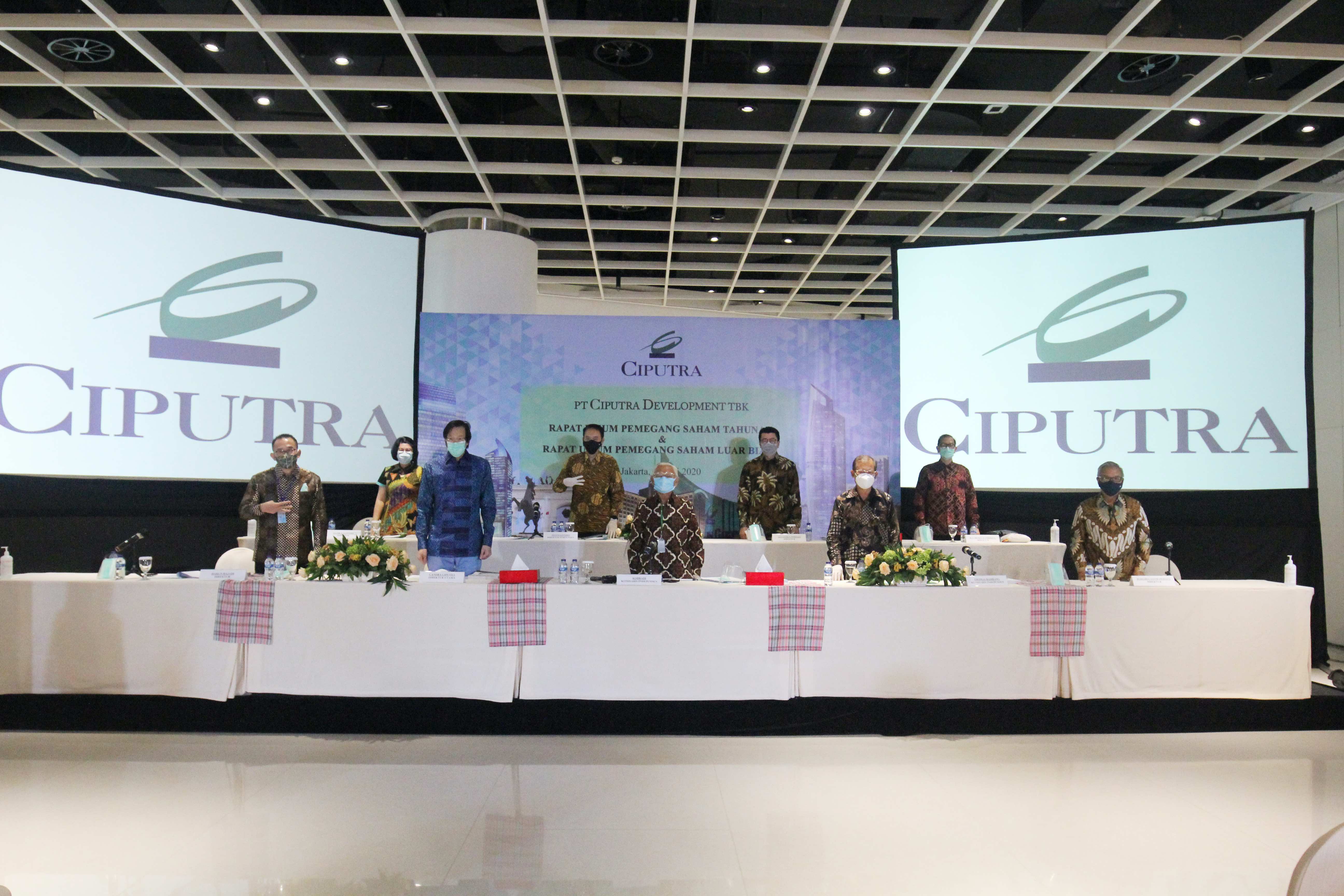 Dewan Komisaris dan Direksi CTRA dalam Rapat Umum Pemegang Saham Tahunan (RUPST) PT Ciputra Development Tbk, di Jakarta, Kamis (30/7).