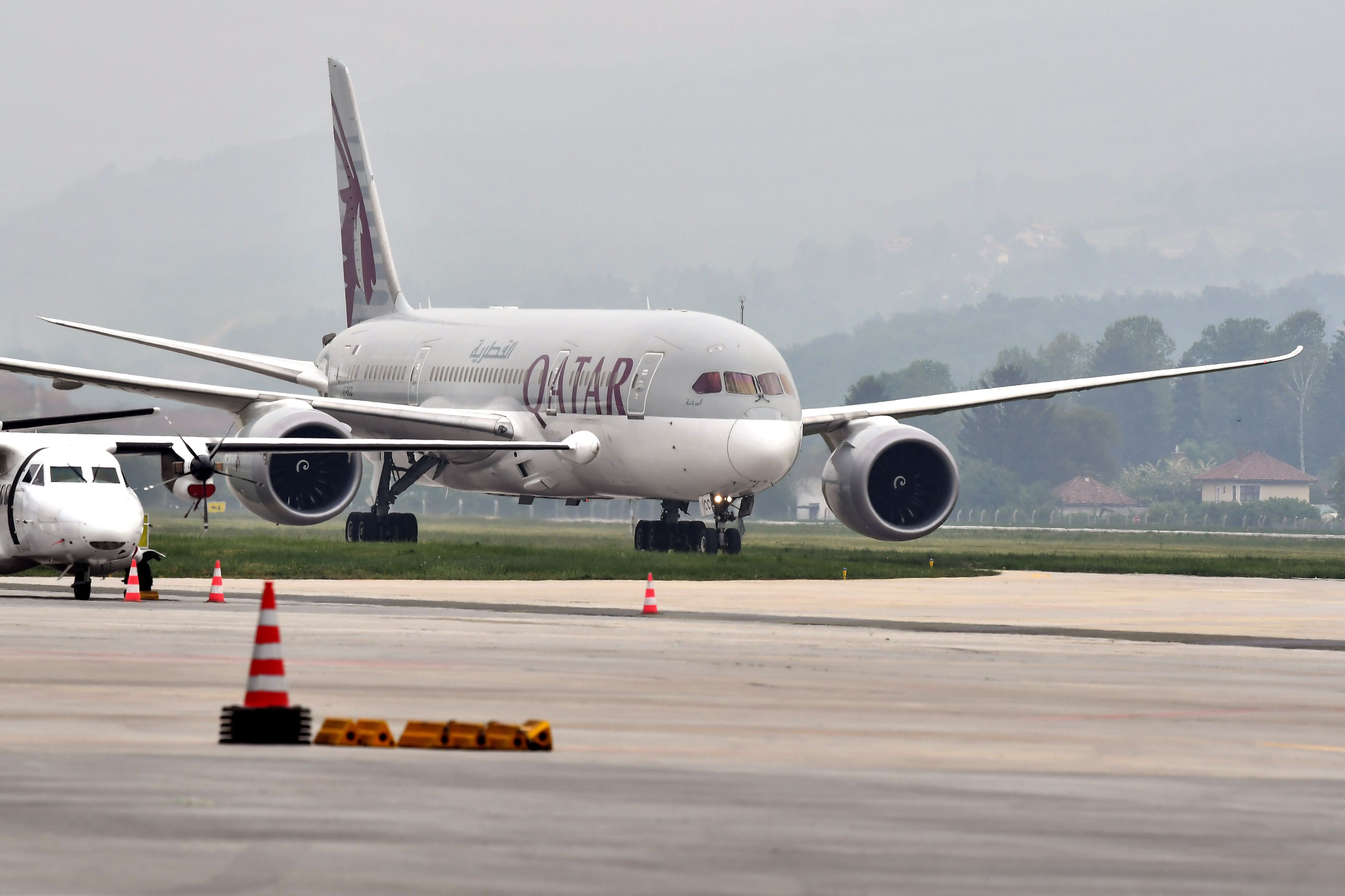 Pesawat milik maskapai penerbangan Qatar Airways
